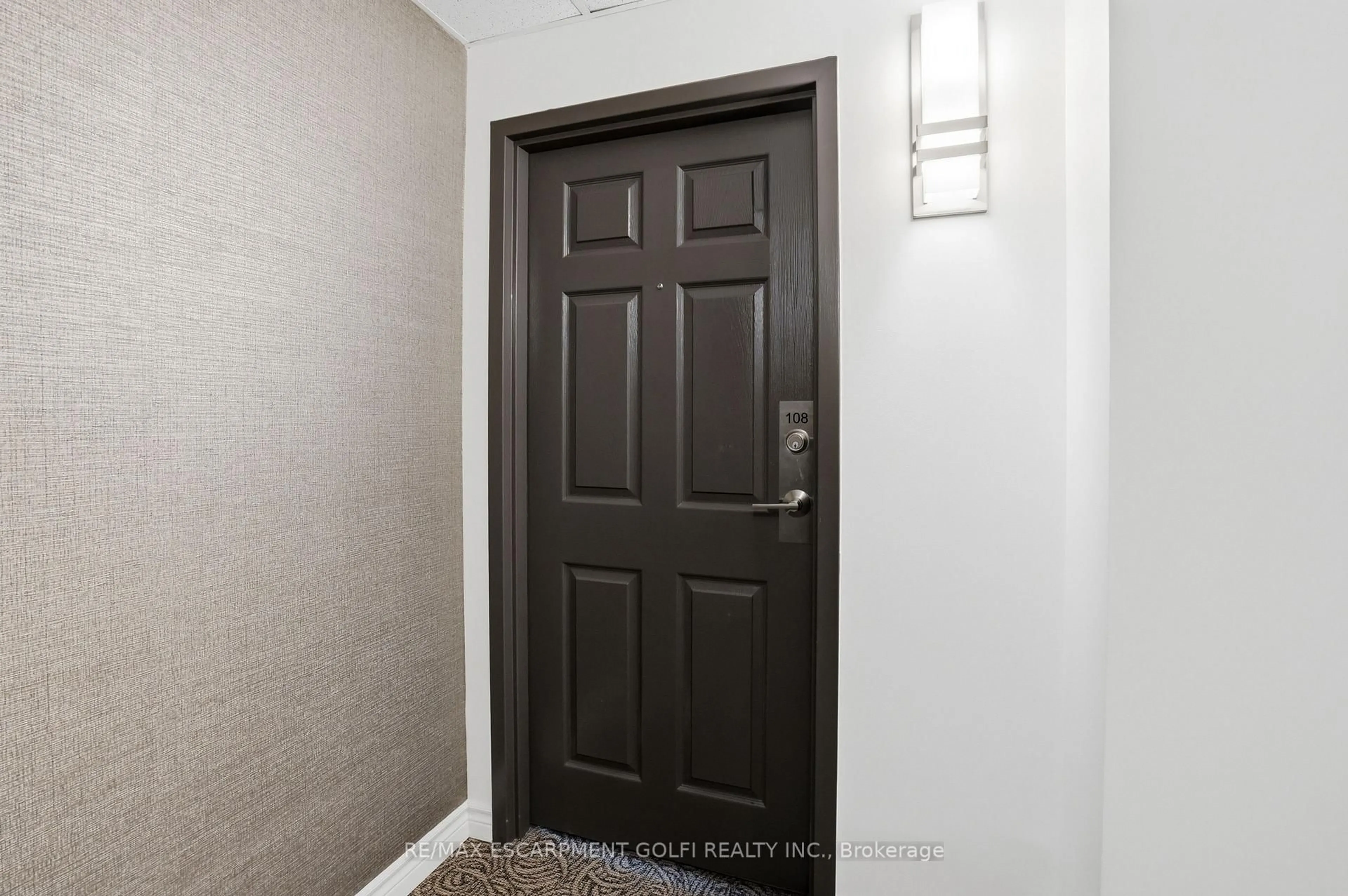 Indoor entryway for 3497 Upper Middle Dr #108, Burlington Ontario L7M 4T6
