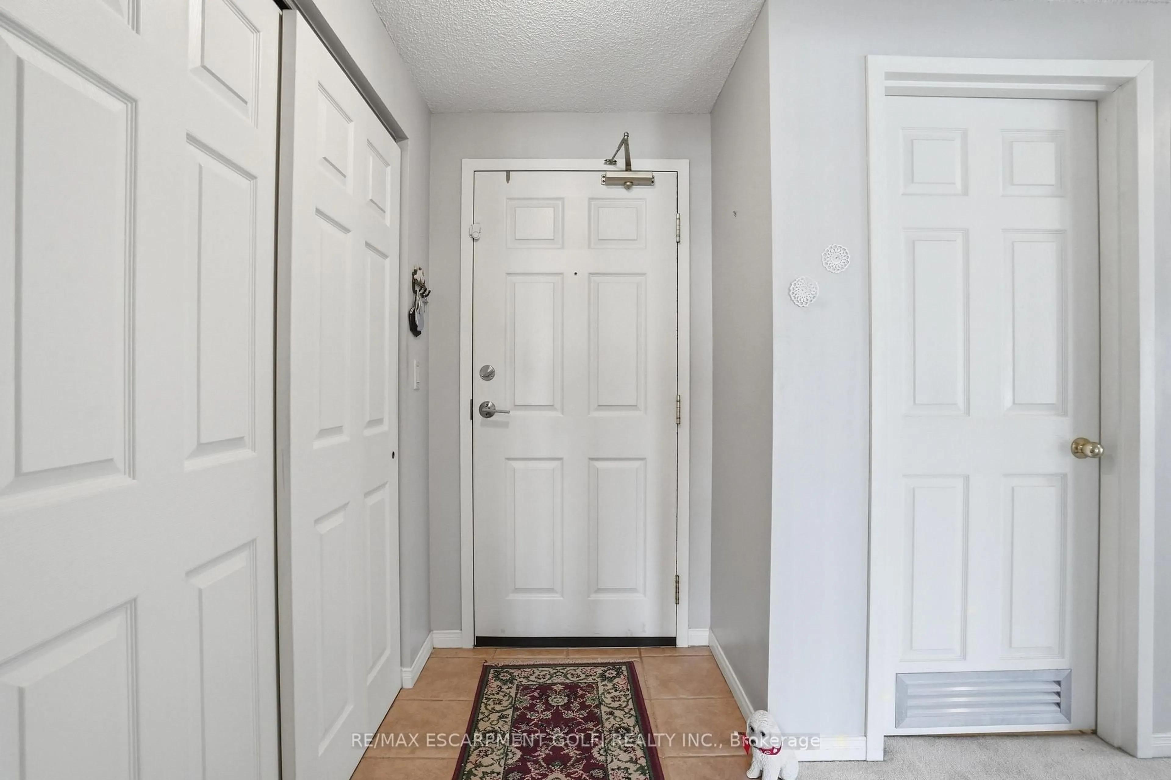 Indoor entryway for 3497 Upper Middle Dr #108, Burlington Ontario L7M 4T6