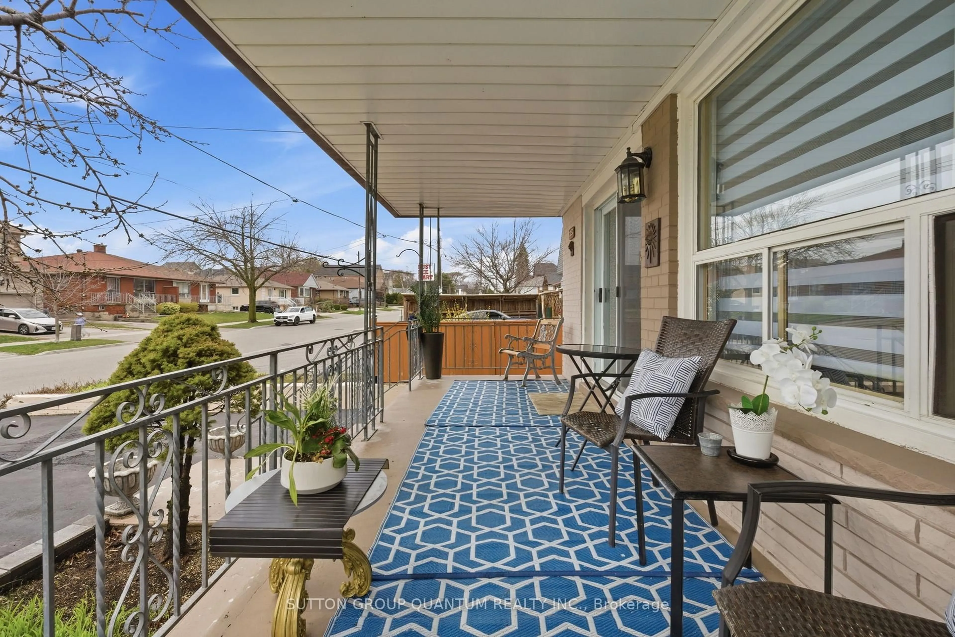 Patio, street for 1257 Alexandra Ave, Mississauga Ontario L5E 2A7