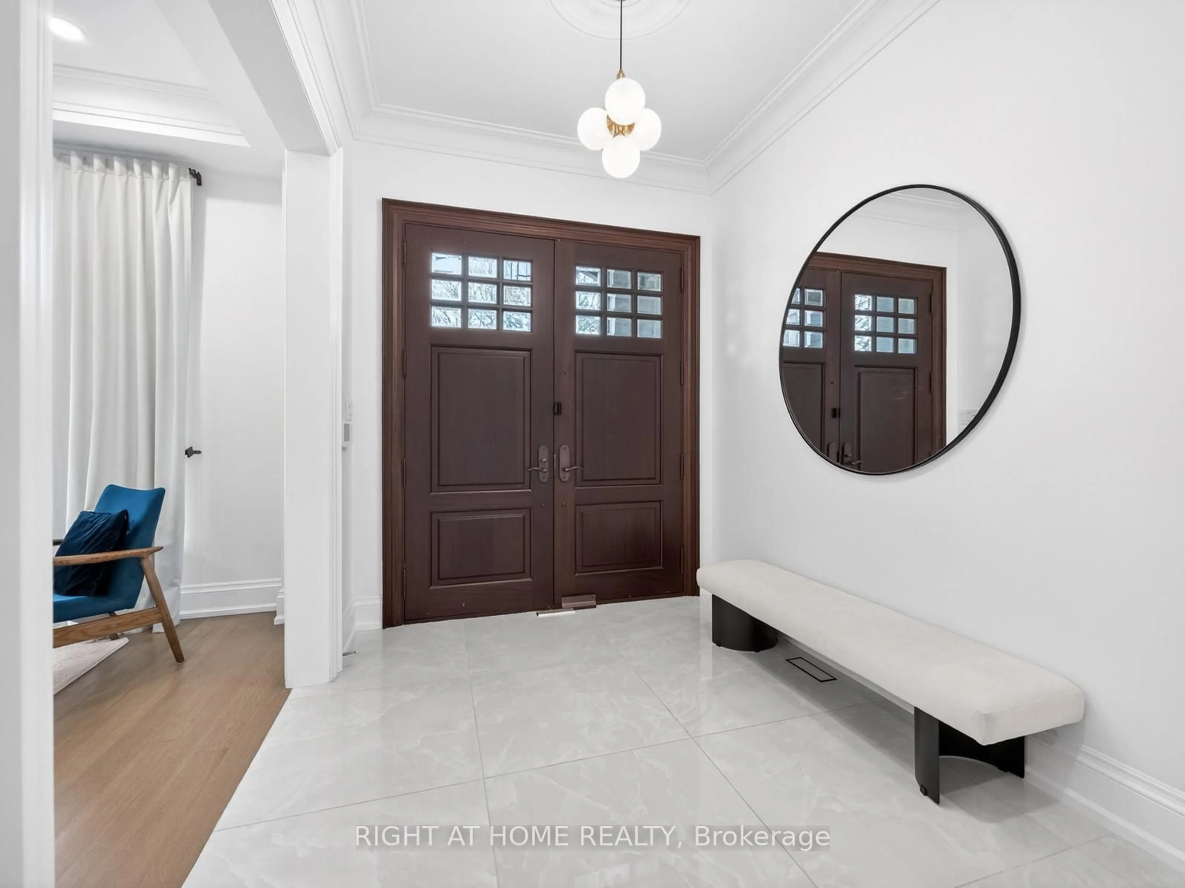 Indoor entryway for 36 Gardenvale Rd, Toronto Ontario M8Z 4B9