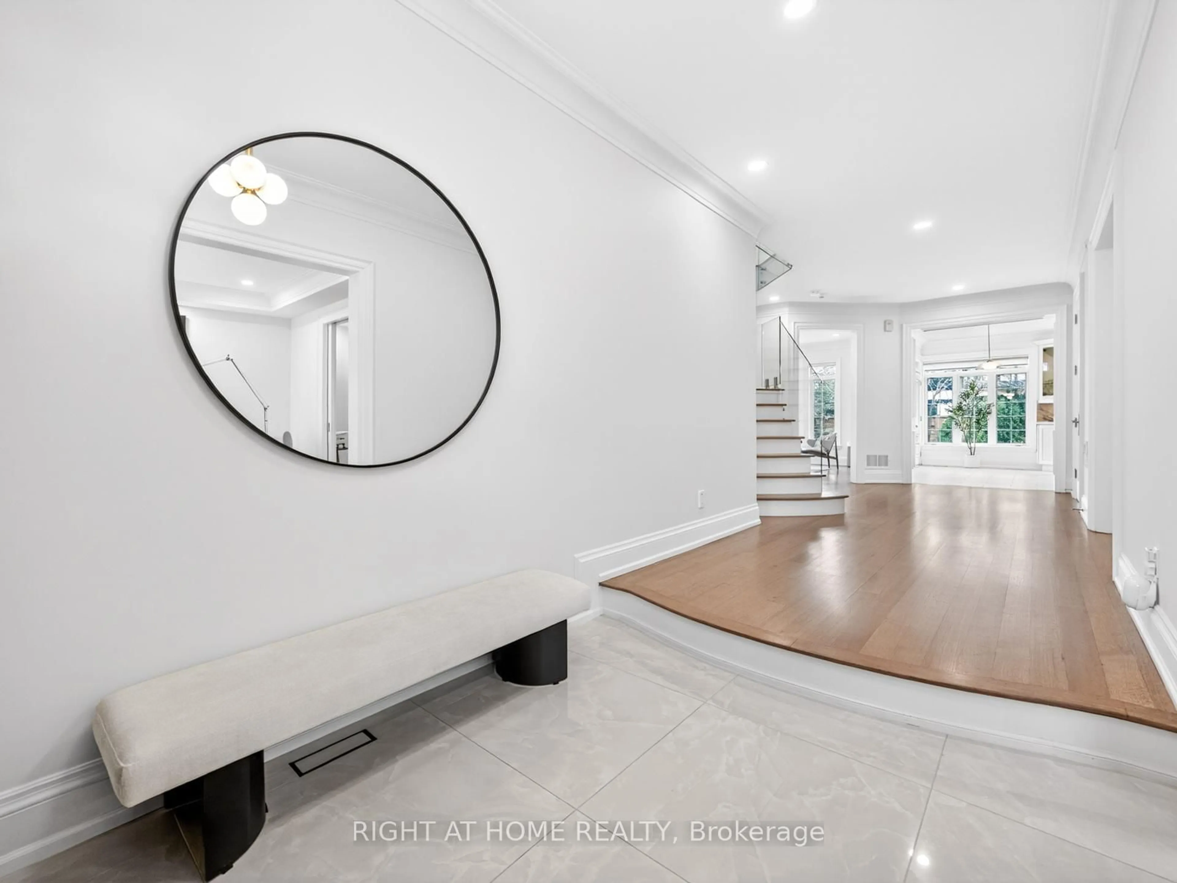 Indoor entryway for 36 Gardenvale Rd, Toronto Ontario M8Z 4B9