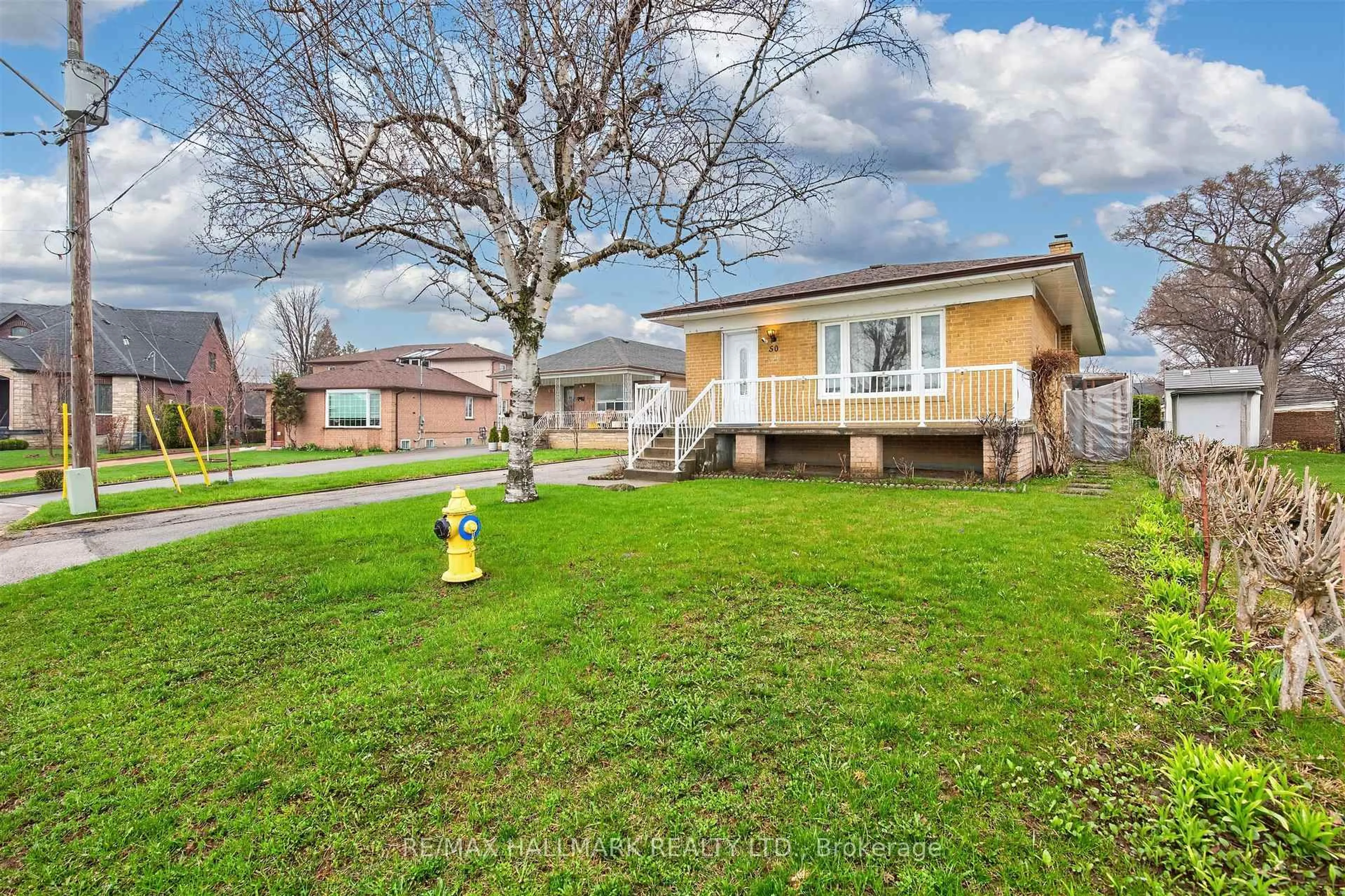 A pic from outside/outdoor area/front of a property/back of a property/a pic from drone, street for 50 Dorking Cres, Toronto Ontario M3M 2B6