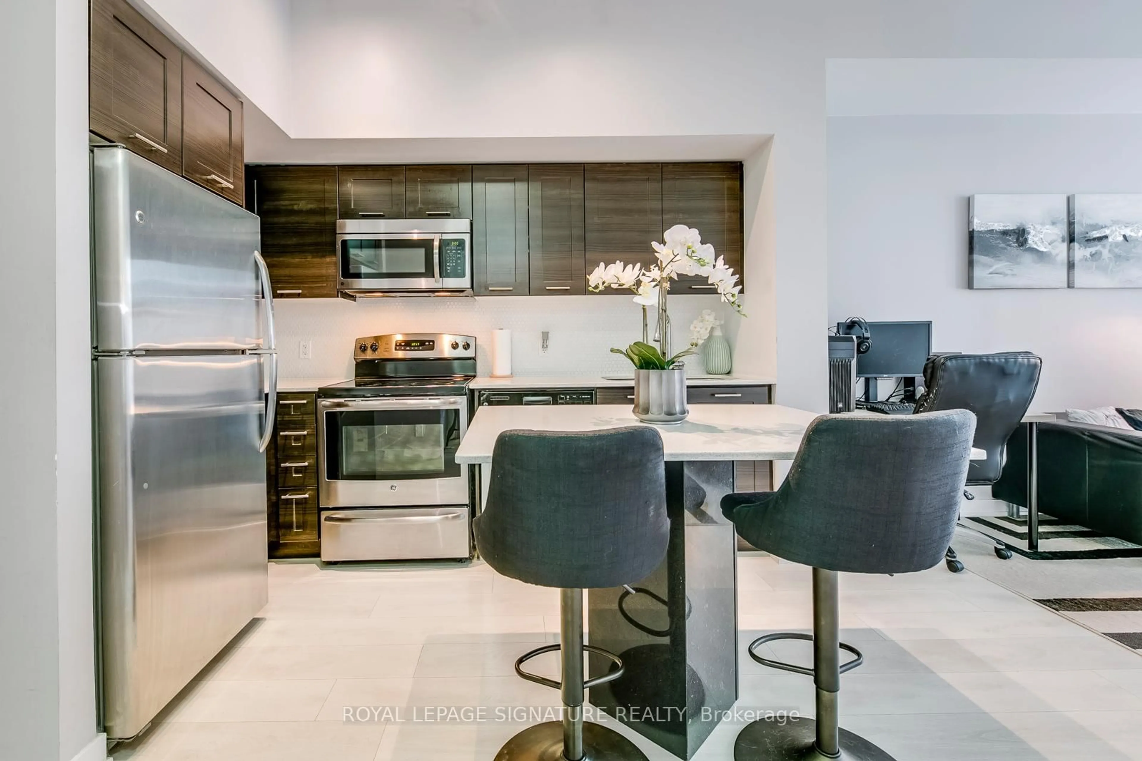 Open concept kitchen, ceramic/tile floor for 2212 Lake Shore Blvd #1907, Toronto Ontario M8V 0C2