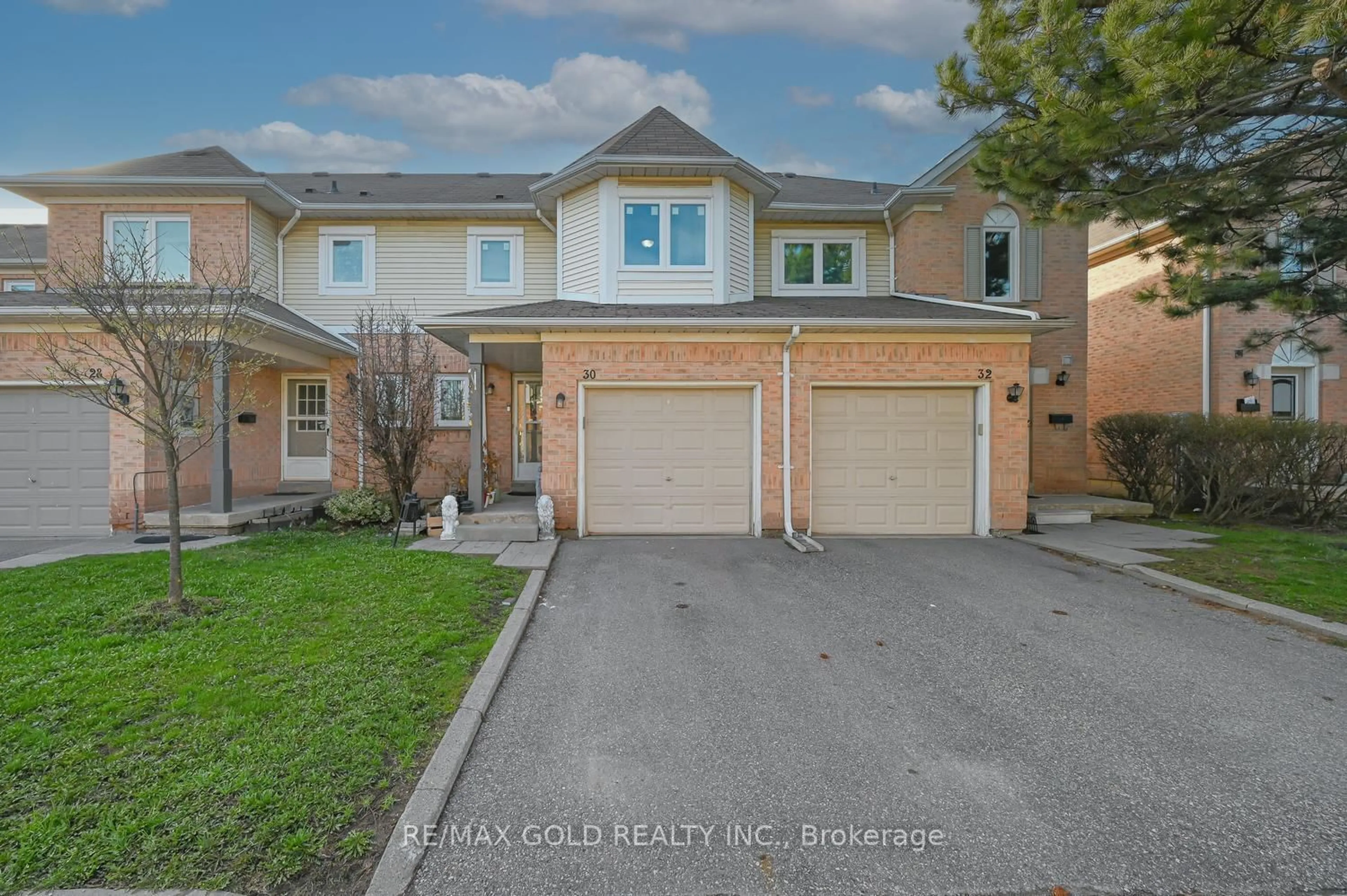 A pic from outside/outdoor area/front of a property/back of a property/a pic from drone, street for 30 Wickstead Crt, Brampton Ontario L6R 1N8