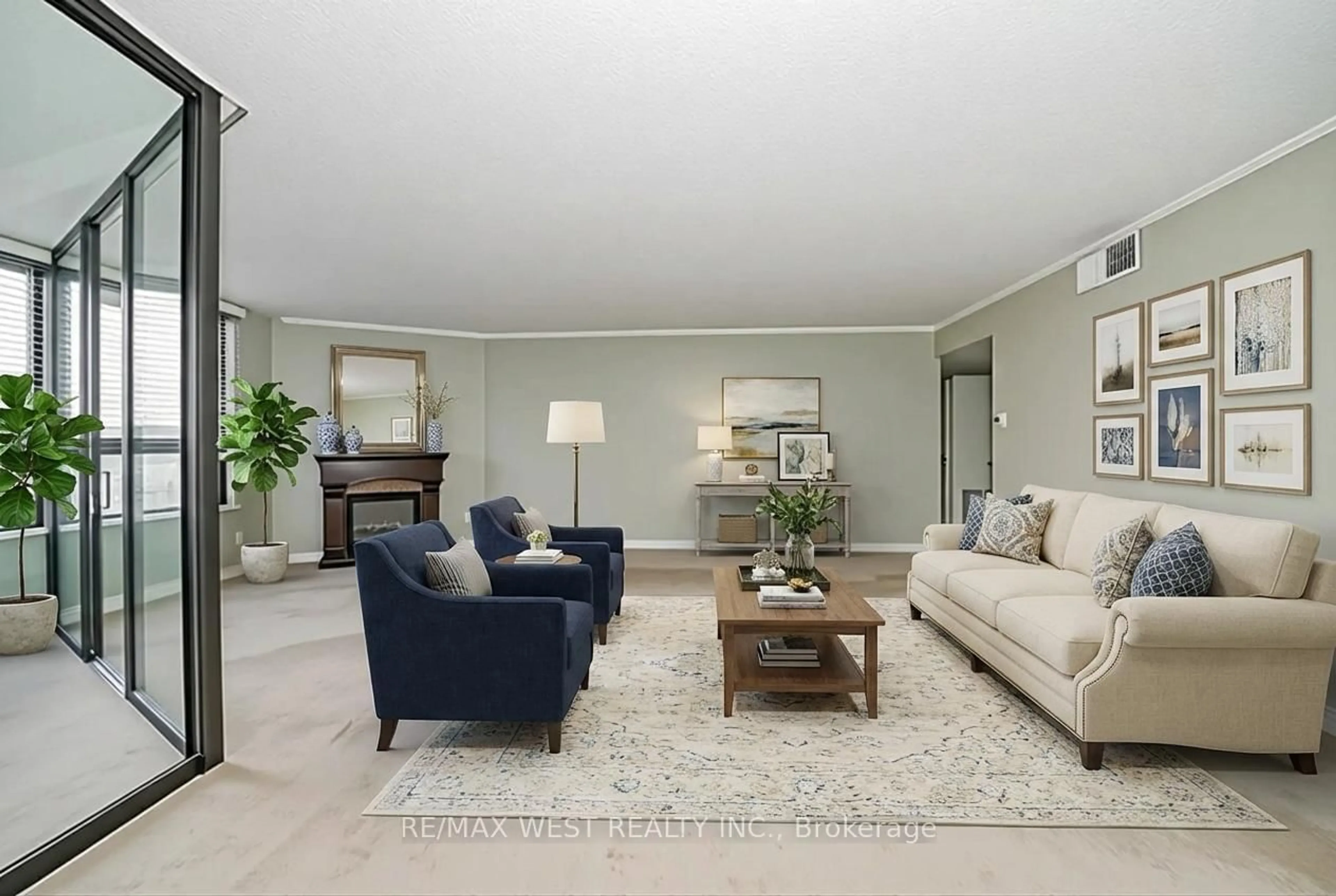 Living room with furniture, unknown for 1300 Bloor St #1709, Mississauga Ontario L4Y 3Z2