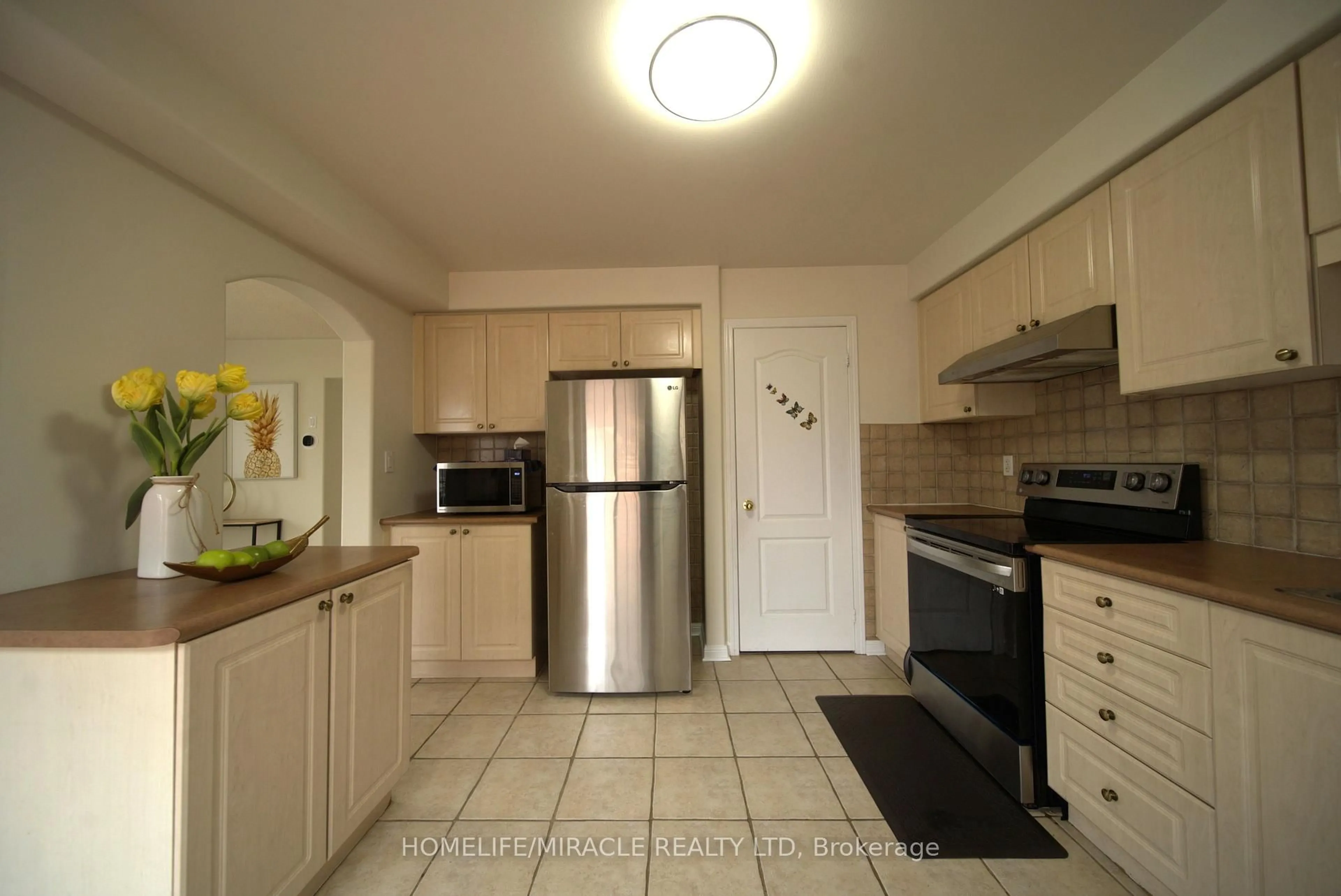 Standard kitchen, ceramic/tile floor for 30 ORANGEGROVE Dr, Brampton Ontario L7A 3N4