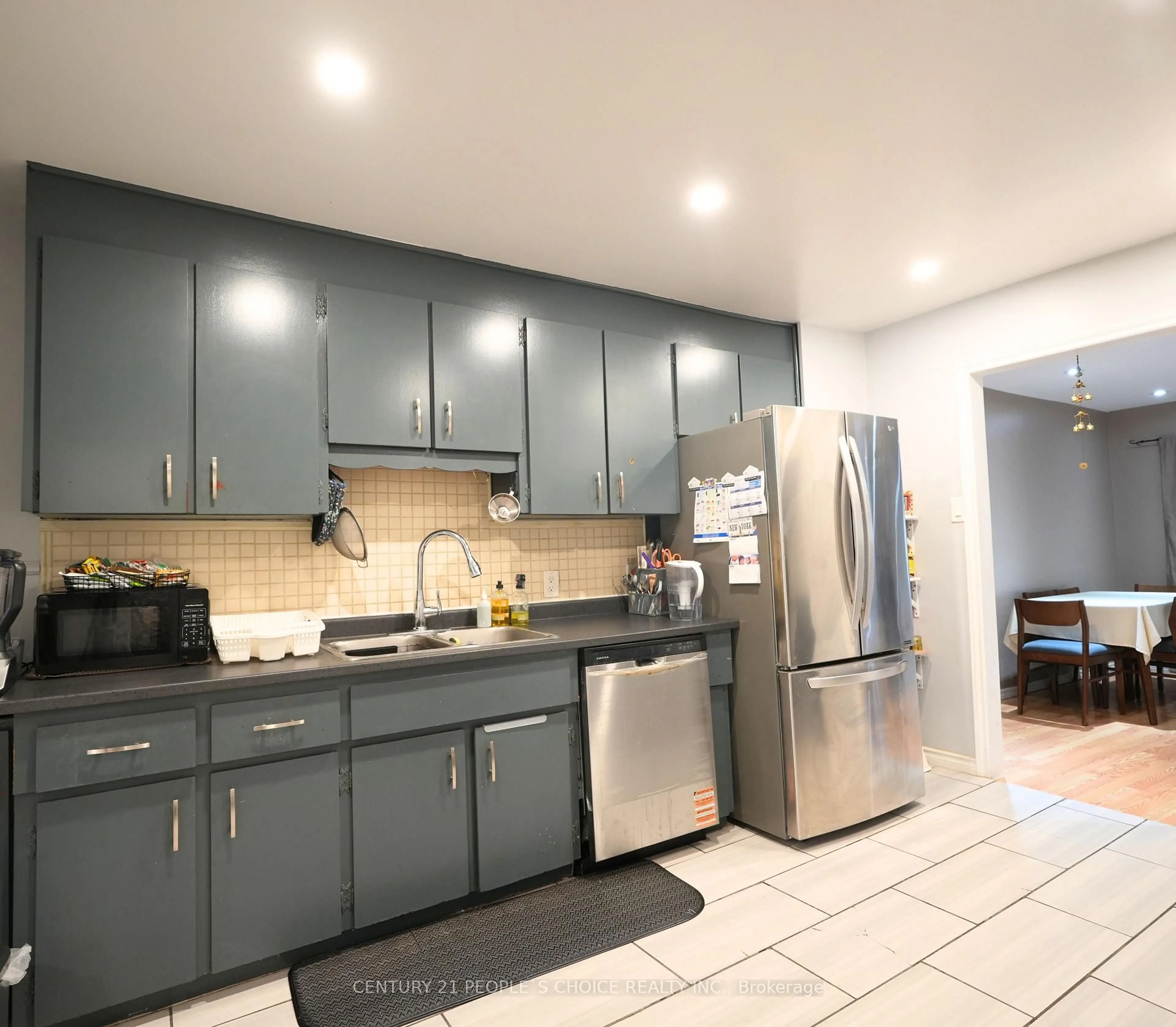 Standard kitchen, unknown for 150 Spears Street, Toronto, St, Toronto Ontario M6N 3X7