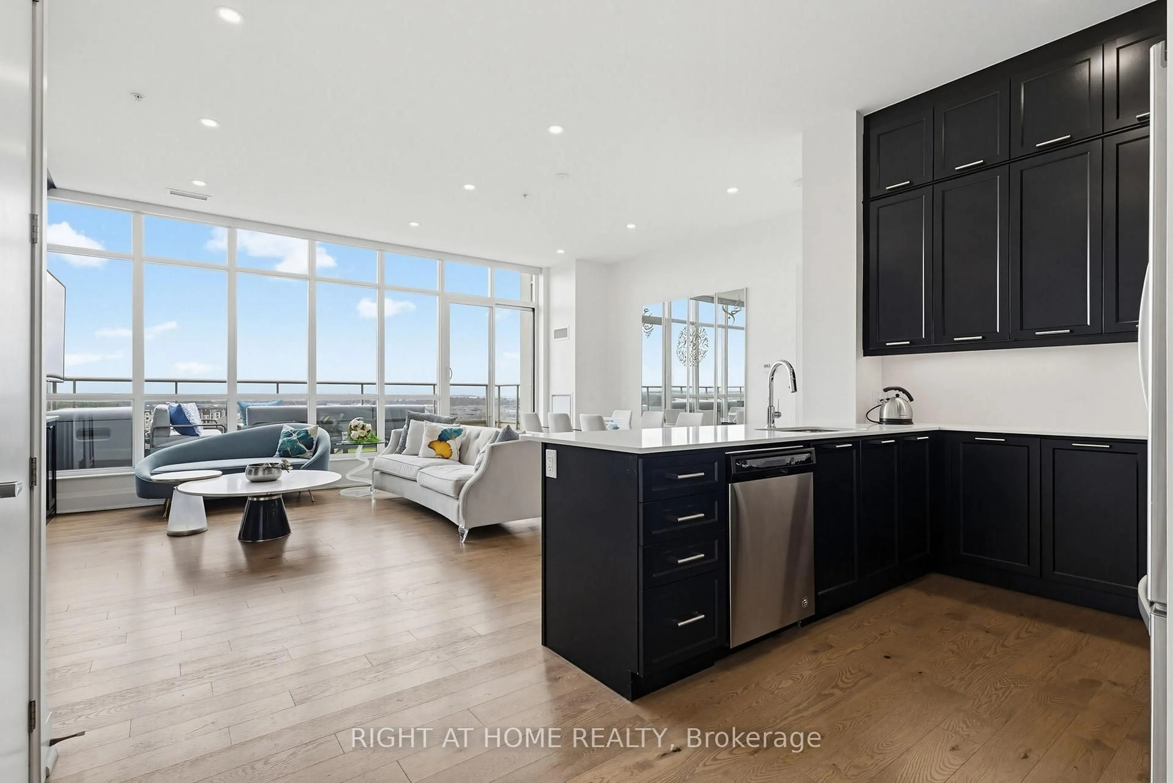 Open concept kitchen, unknown for 2480 Prince Michael Dr #PH08, Oakville Ontario L6H 0H1