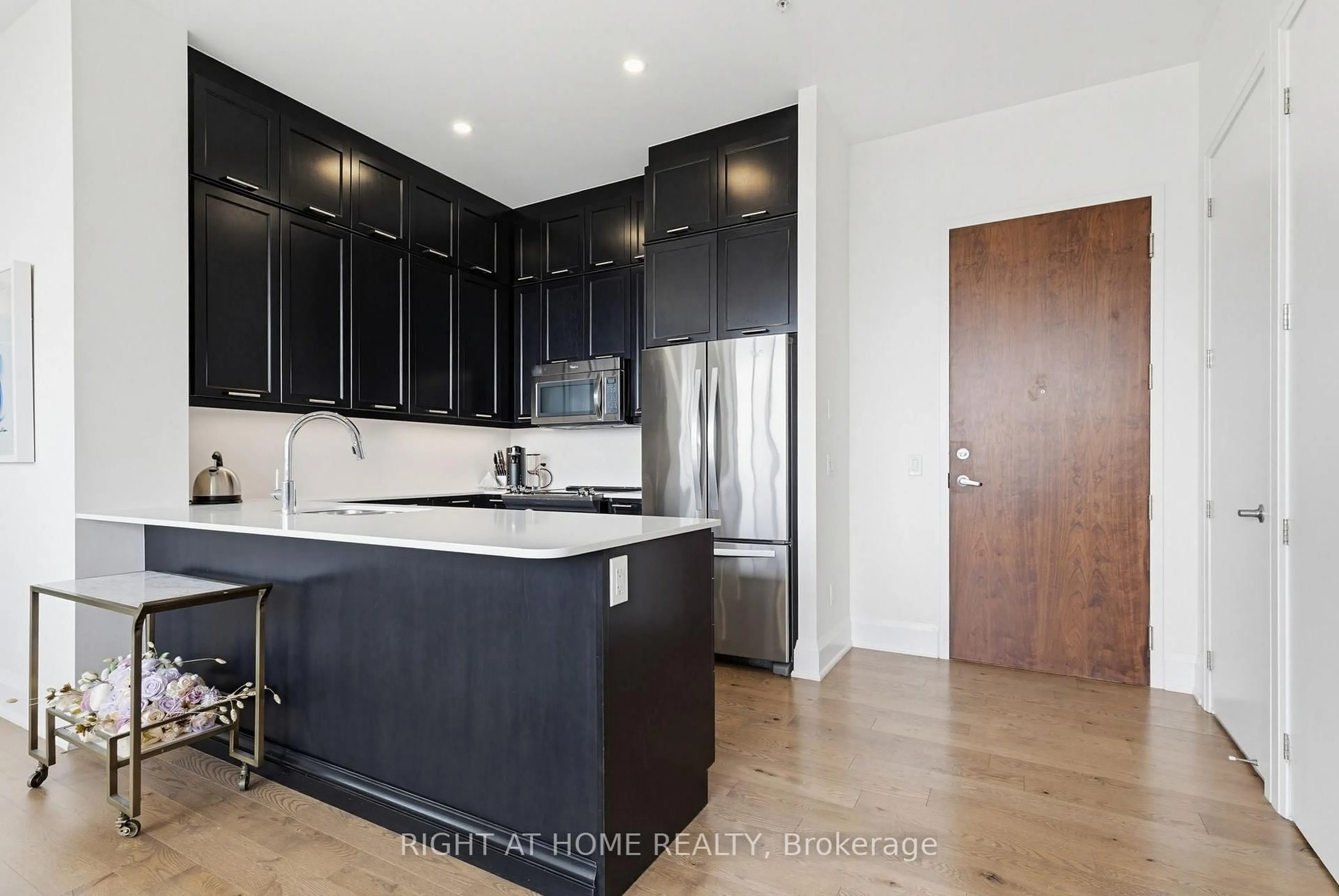 Open concept kitchen, wood/laminate floor for 2480 Prince Michael Dr #PH08, Oakville Ontario L6H 0H1