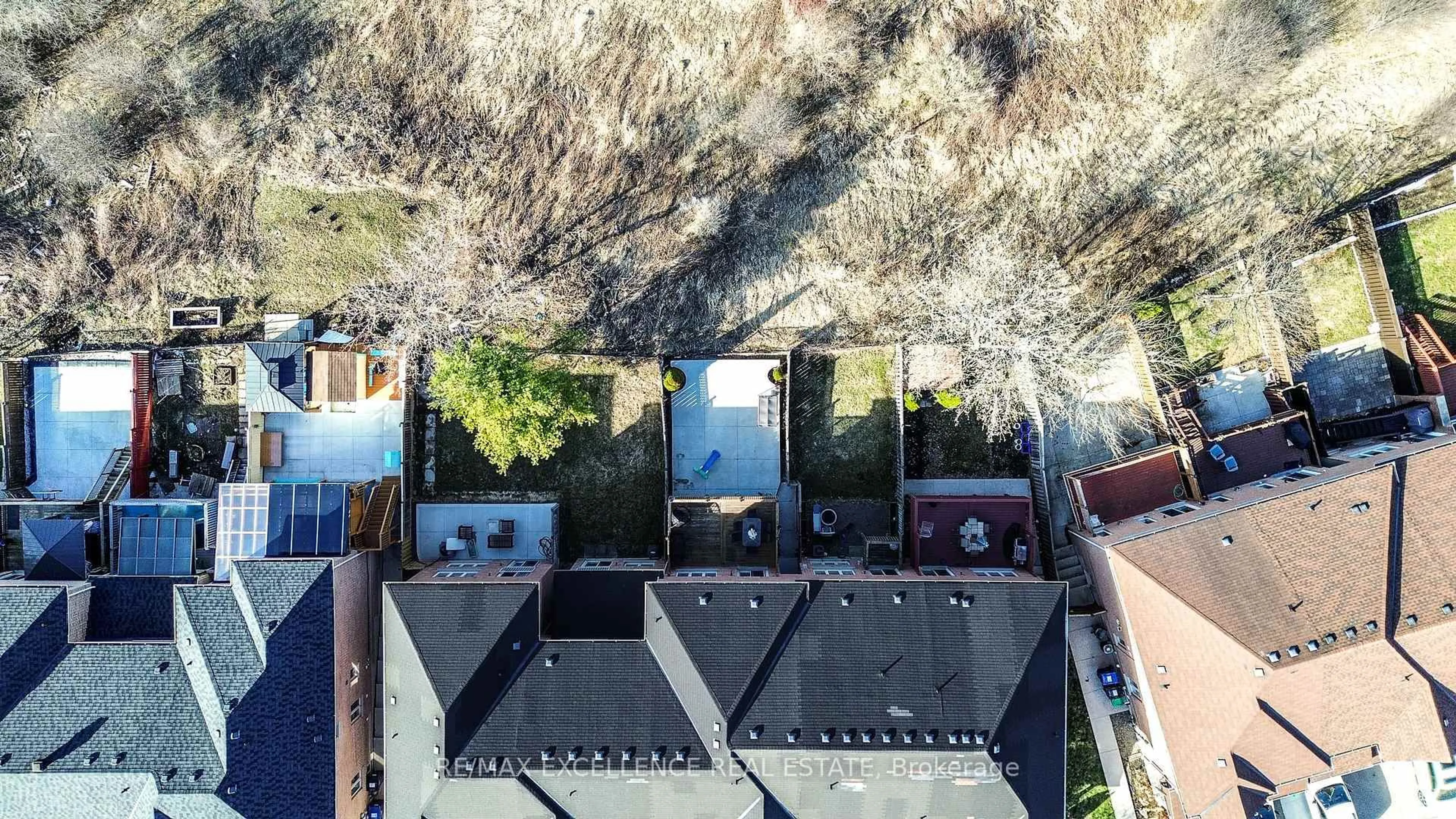 A pic from outside/outdoor area/front of a property/back of a property/a pic from drone, city buildings view from balcony for 99 Rockgarden Tr, Brampton Ontario L6R 3N1