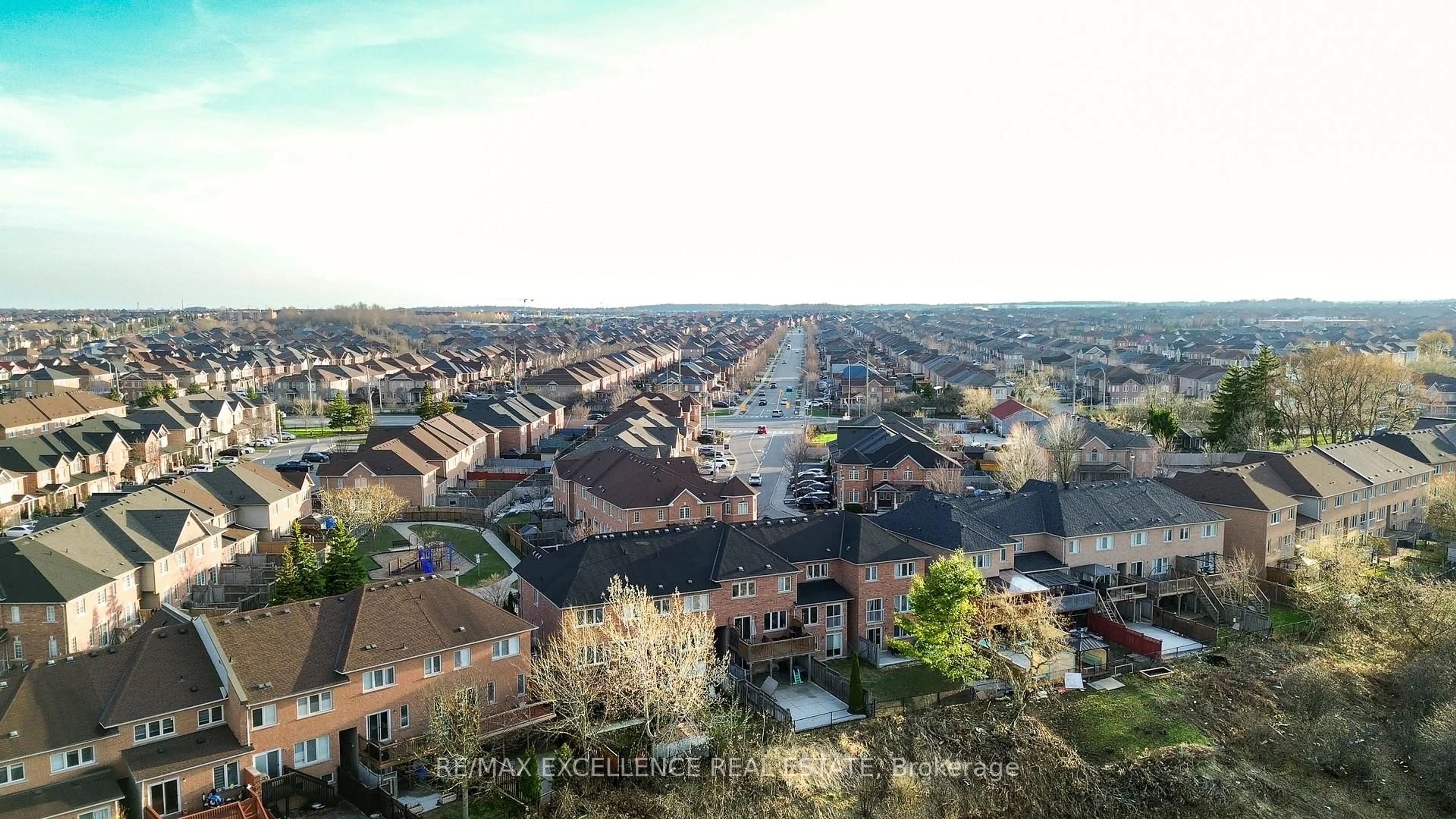 A pic from outside/outdoor area/front of a property/back of a property/a pic from drone, city buildings view from balcony for 99 Rockgarden Tr, Brampton Ontario L6R 3N1