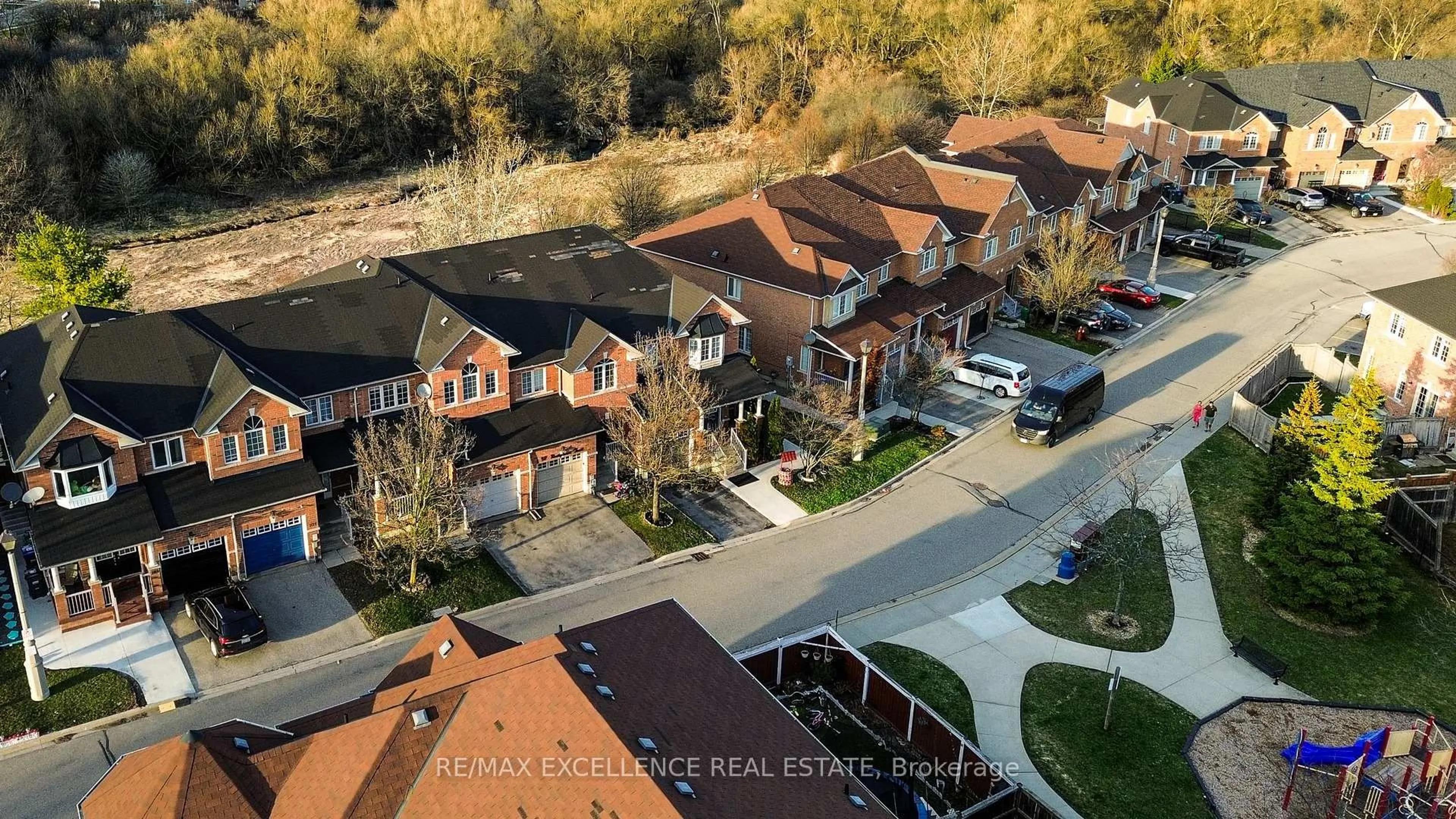 A pic from outside/outdoor area/front of a property/back of a property/a pic from drone, street for 99 Rockgarden Tr, Brampton Ontario L6R 3N1