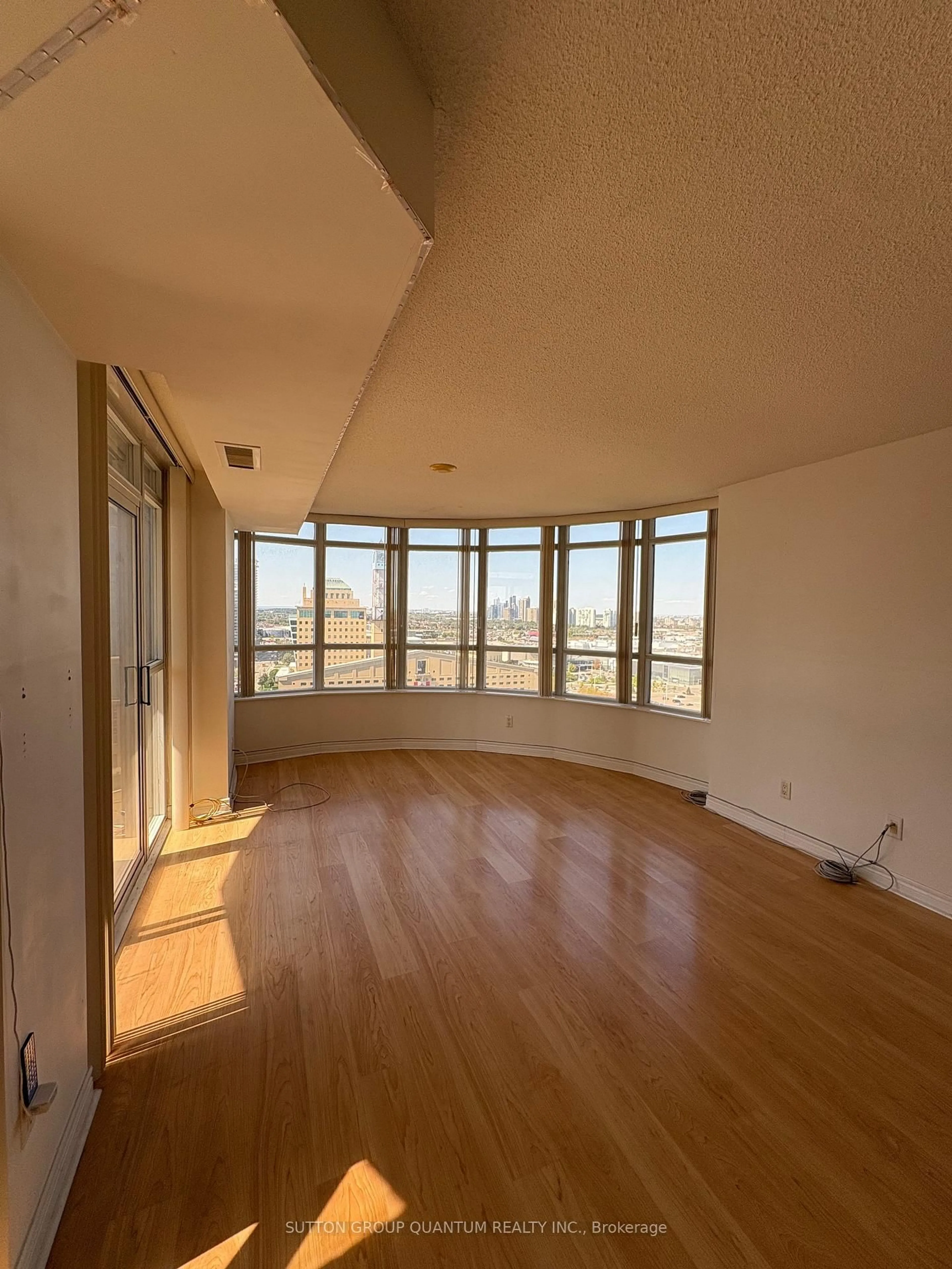 A pic of a room for 310 Burnhamthorpe Rd #2102, Mississauga Ontario L5B 4P9