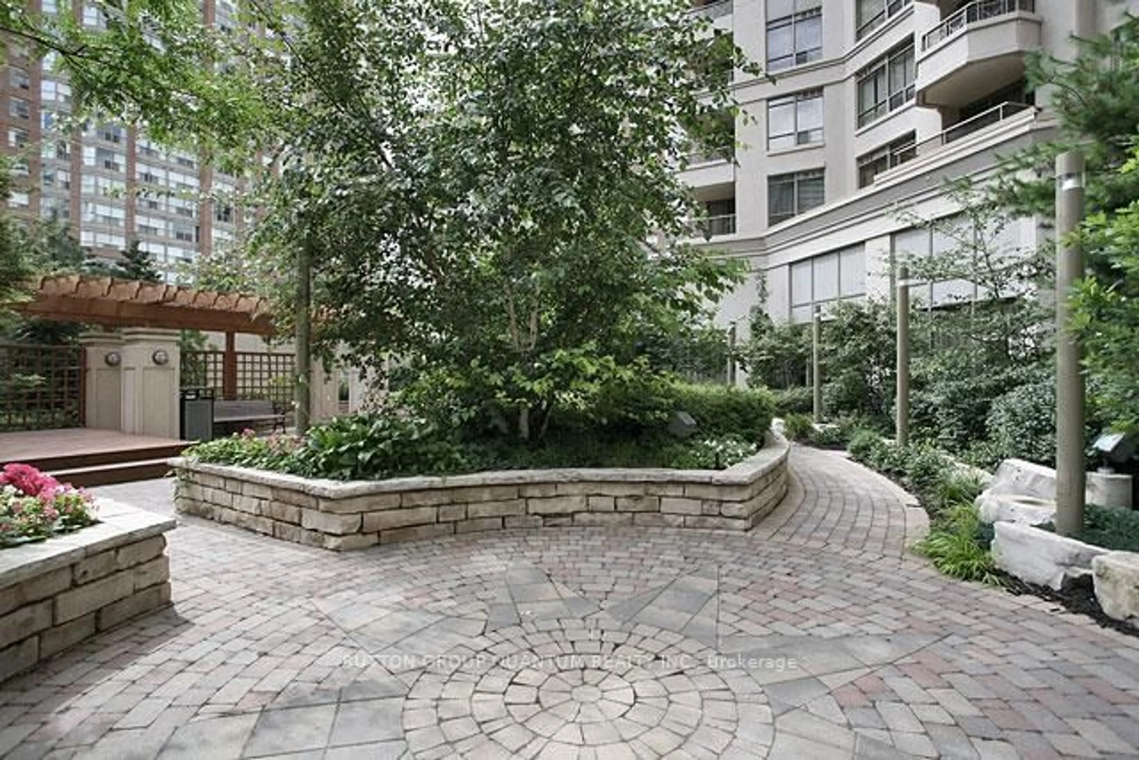 Patio, unknown for 310 Burnhamthorpe Rd #2102, Mississauga Ontario L5B 4P9