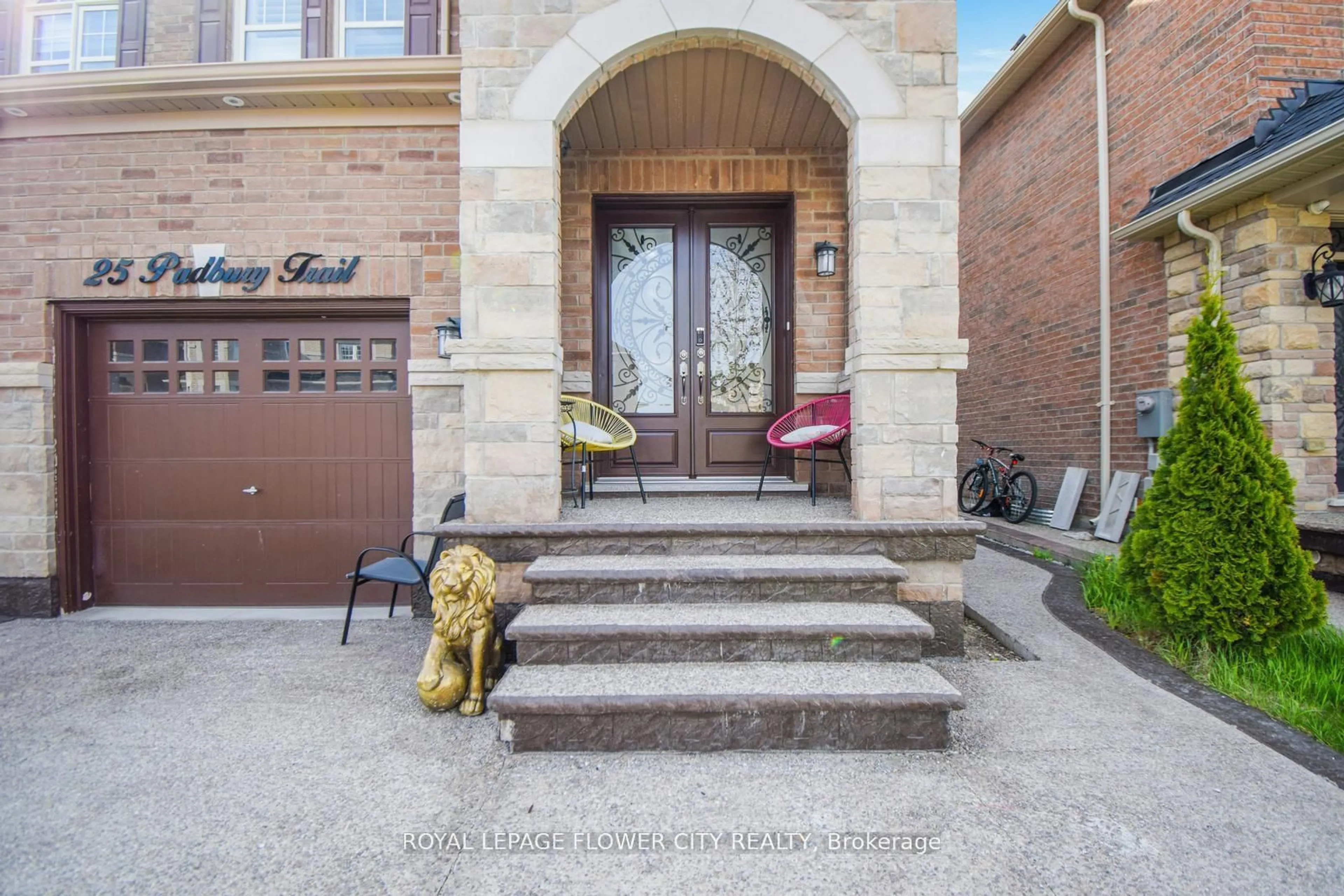 Indoor entryway for 25 Padbury Tr, Brampton Ontario L7A 4V2