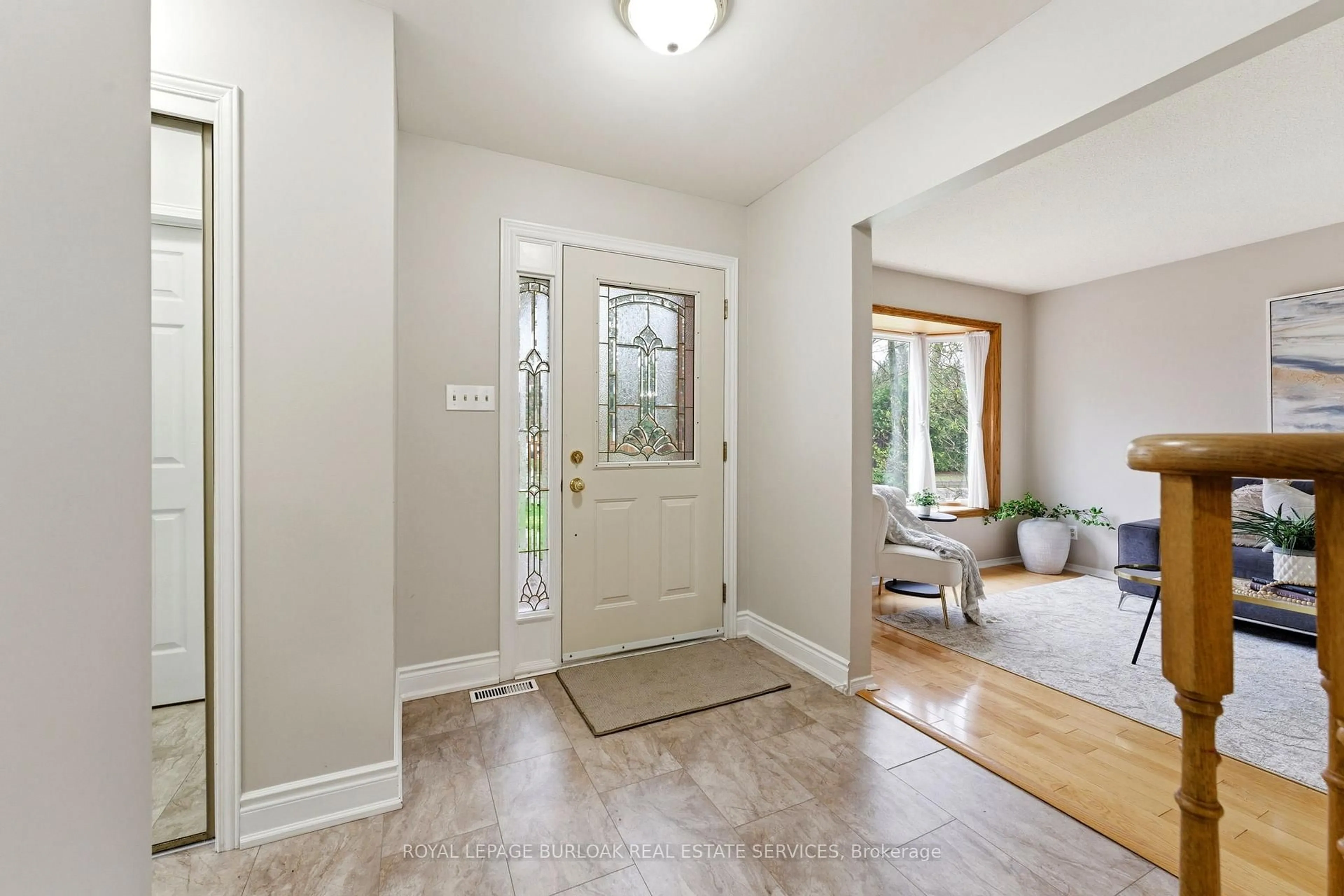 Indoor entryway for 222 Riverview St, Oakville Ontario L6L 5W3