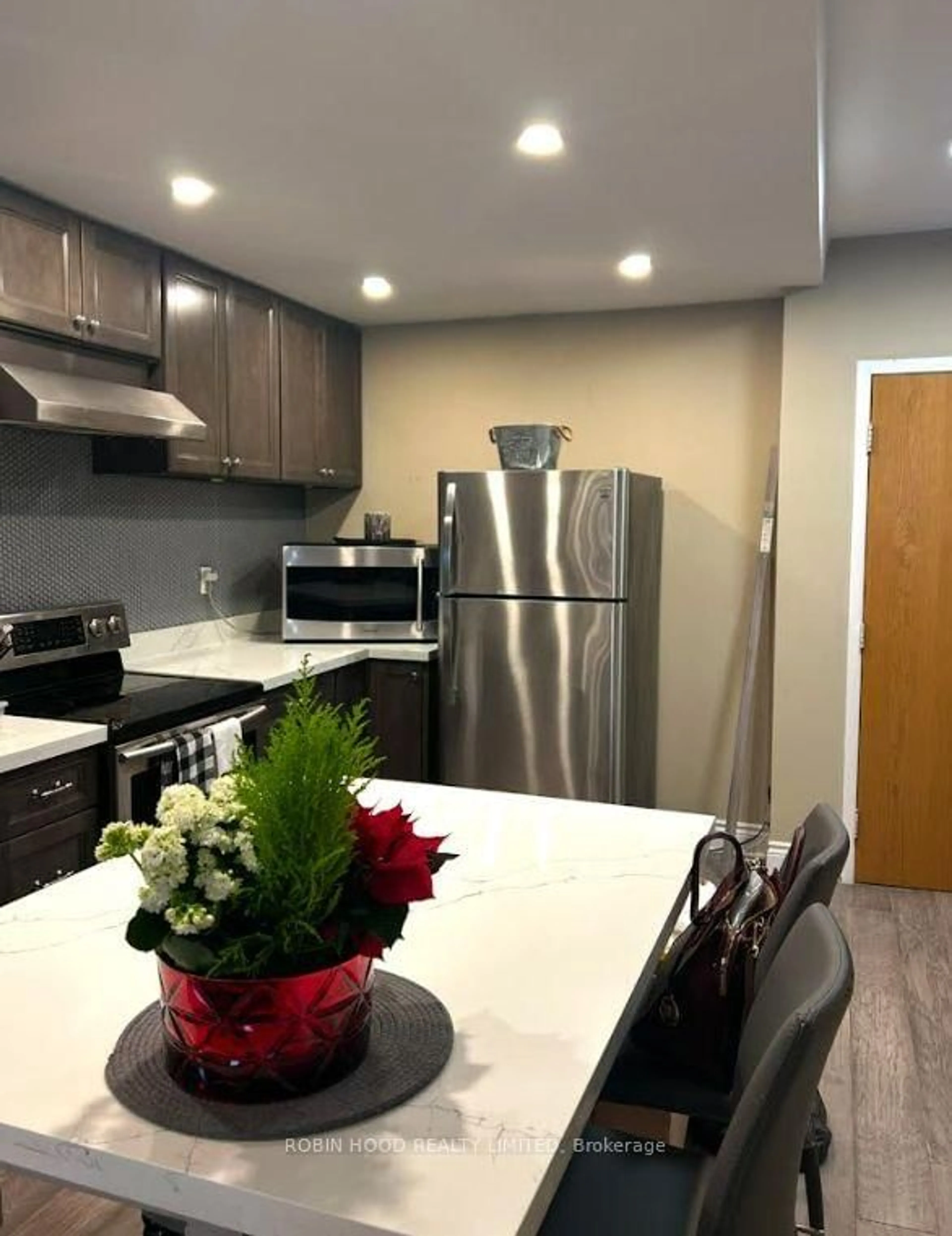 Unknown for 4 Lisa St #103, Brampton Ontario L6T 4B6