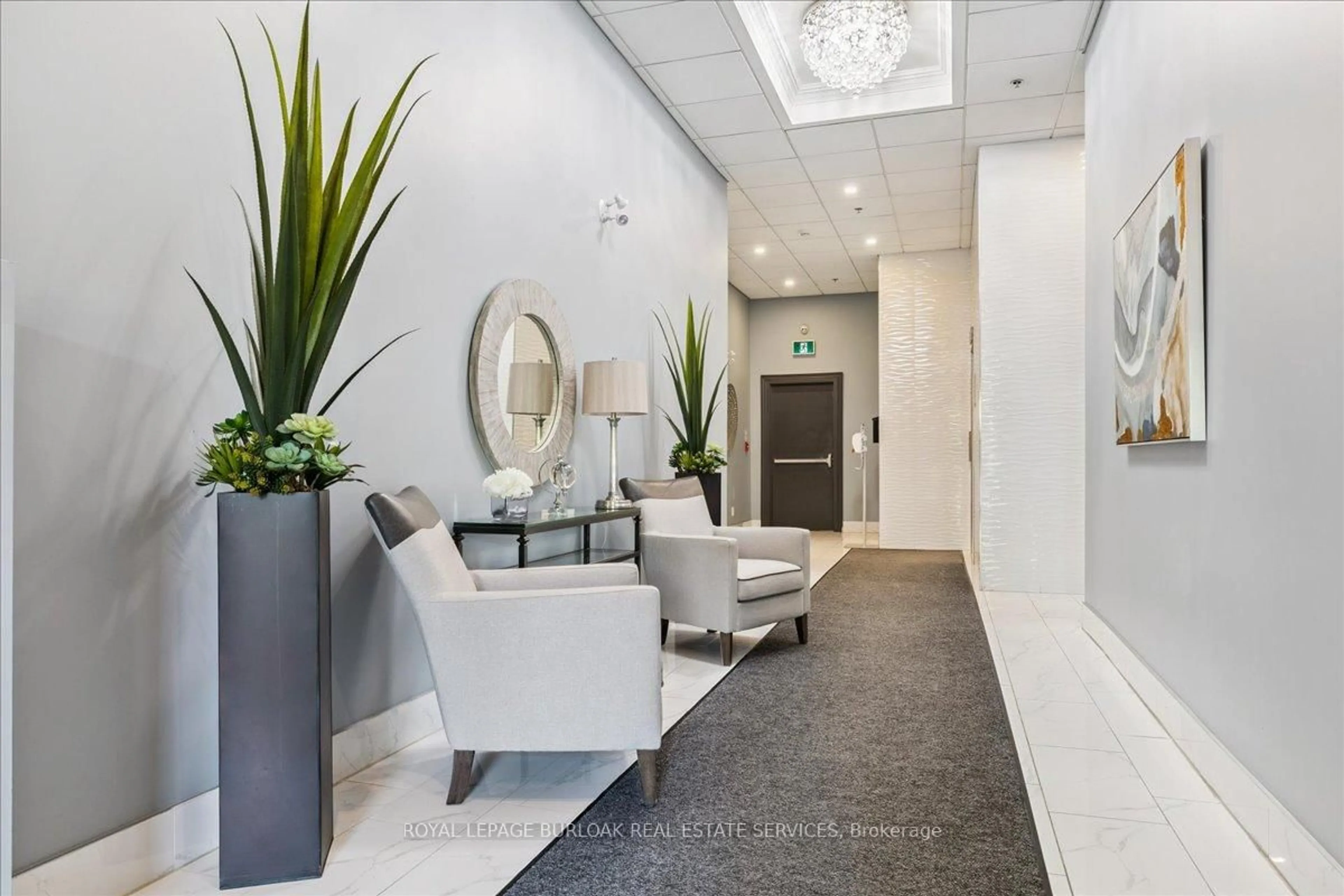 Indoor foyer for 34 Plains Rd #408, Burlington Ontario L7T 0B9