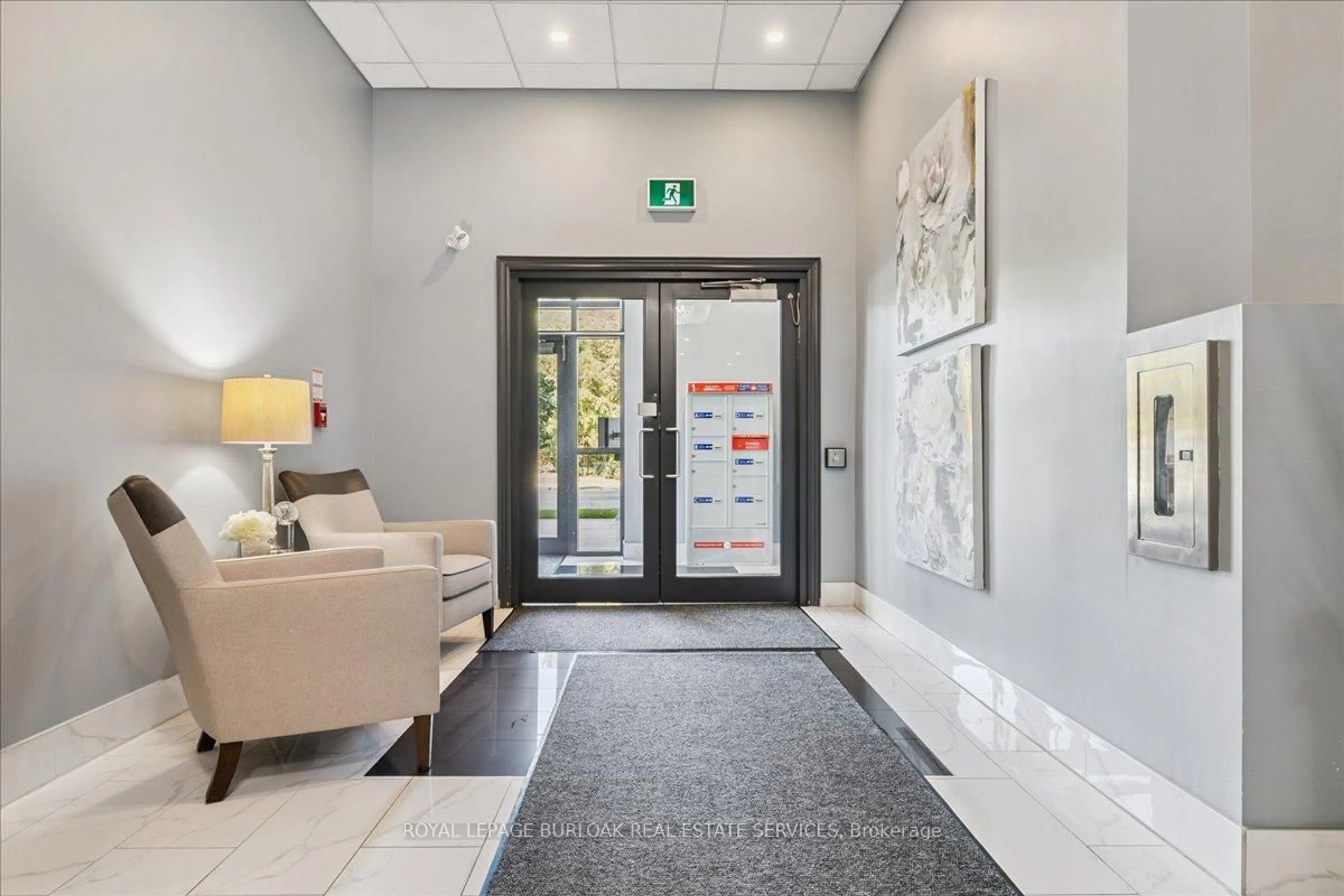 Indoor foyer for 34 Plains Rd #408, Burlington Ontario L7T 0B9