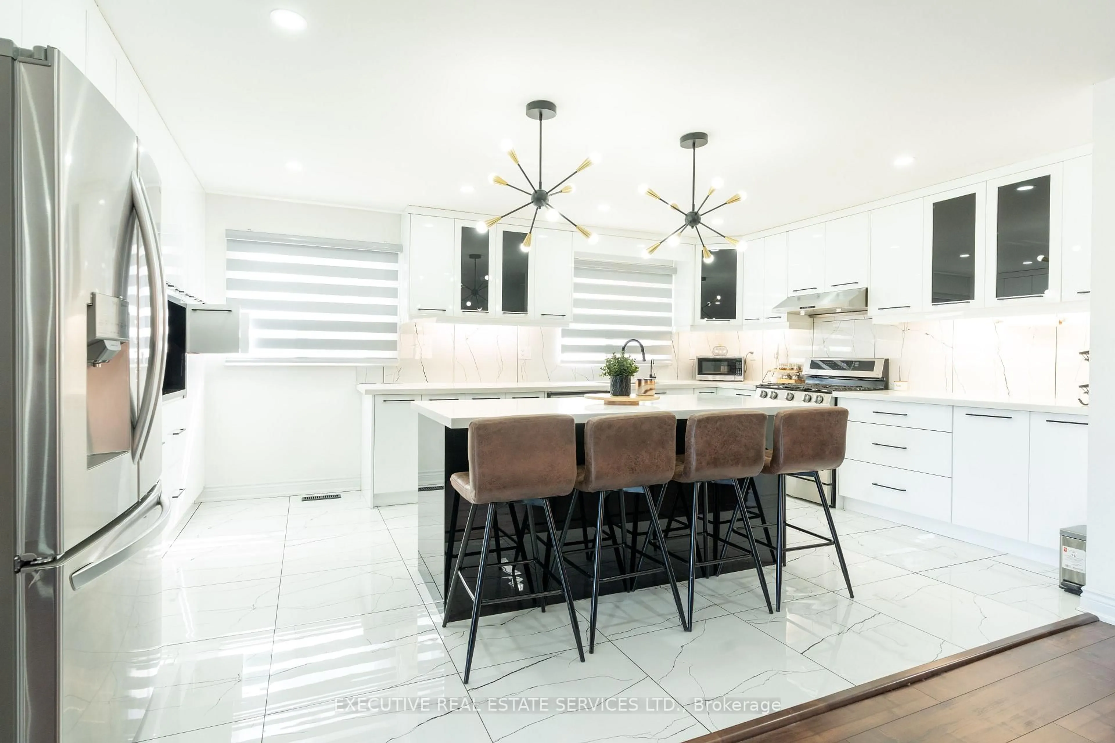 Contemporary kitchen, ceramic/tile floor for 90 HINCHLEY WOOD Grve, Brampton Ontario L6V 3M3