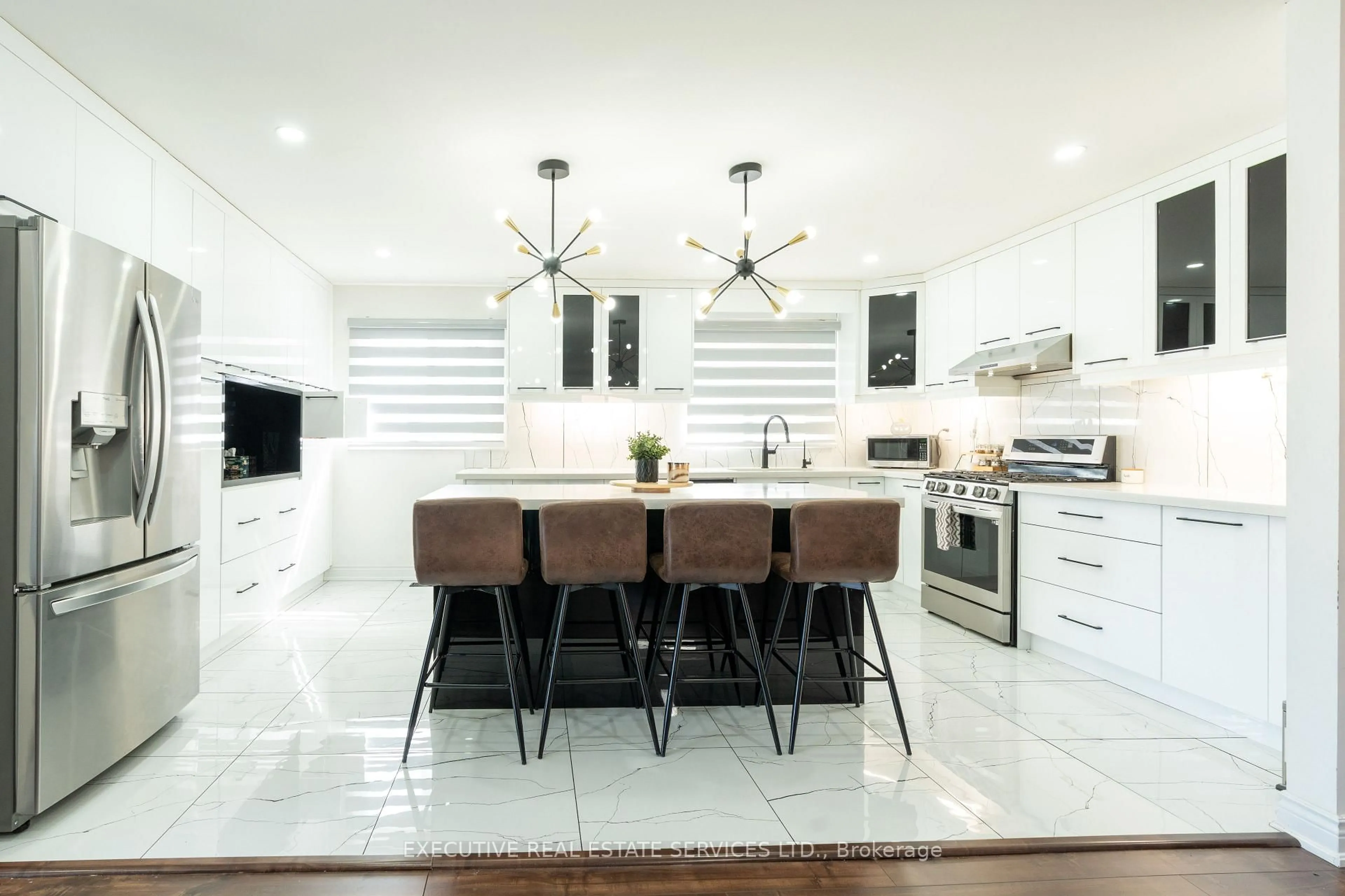 Contemporary kitchen, ceramic/tile floor for 90 HINCHLEY WOOD Grve, Brampton Ontario L6V 3M3