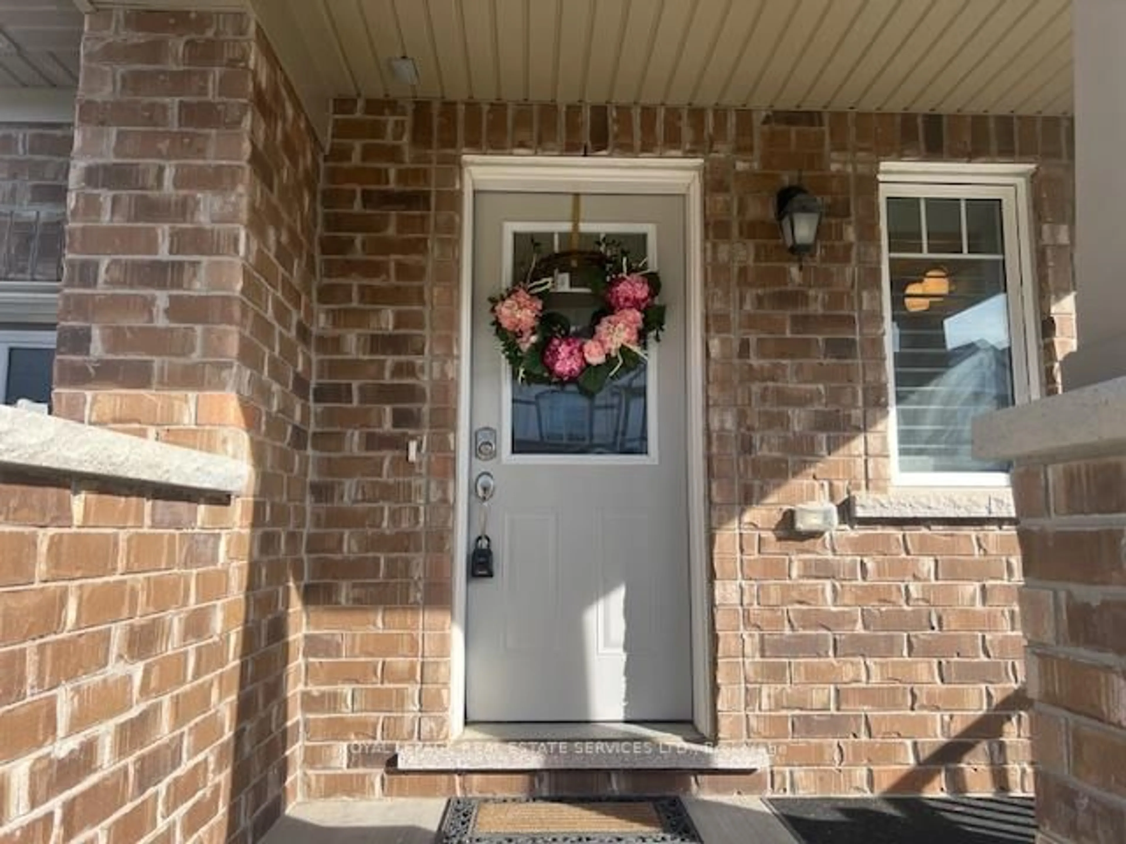 Indoor entryway for 290 Beasley Terr. Terr, Milton Ontario L9E 1C5