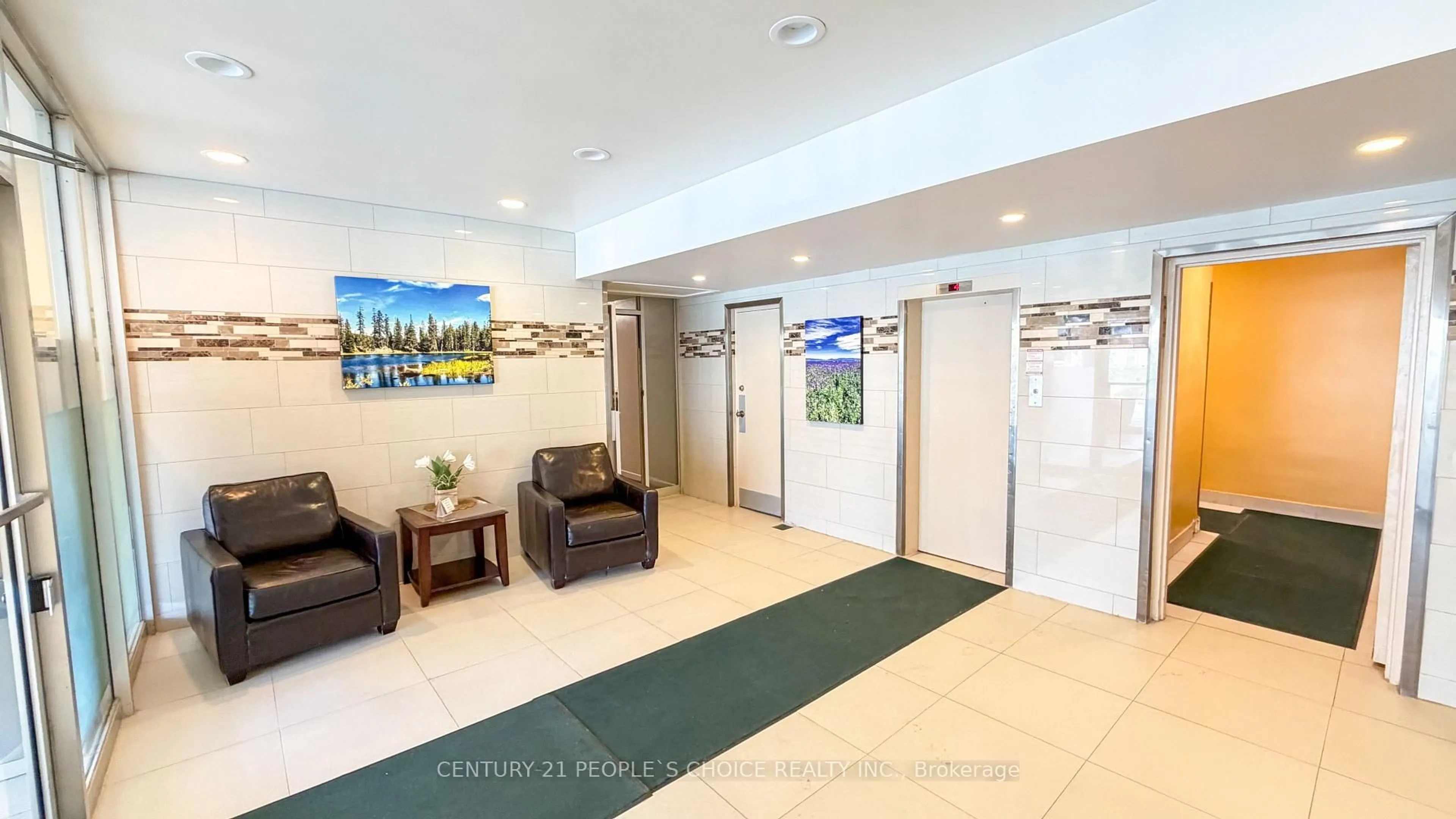 Indoor foyer for 2485 Woking Cres #201, Mississauga Ontario L5K 1Z6