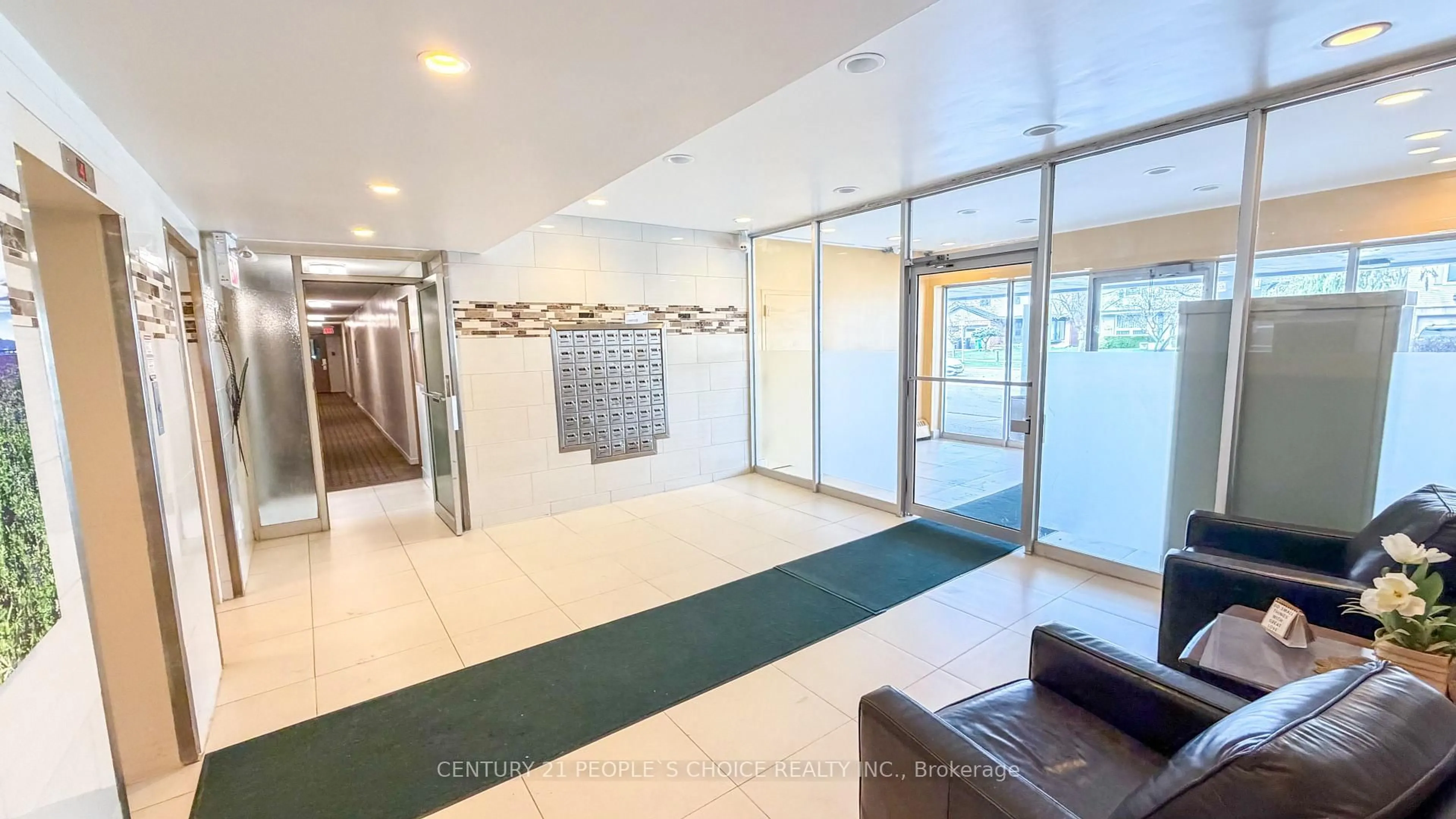 Indoor foyer for 2485 Woking Cres #201, Mississauga Ontario L5K 1Z6