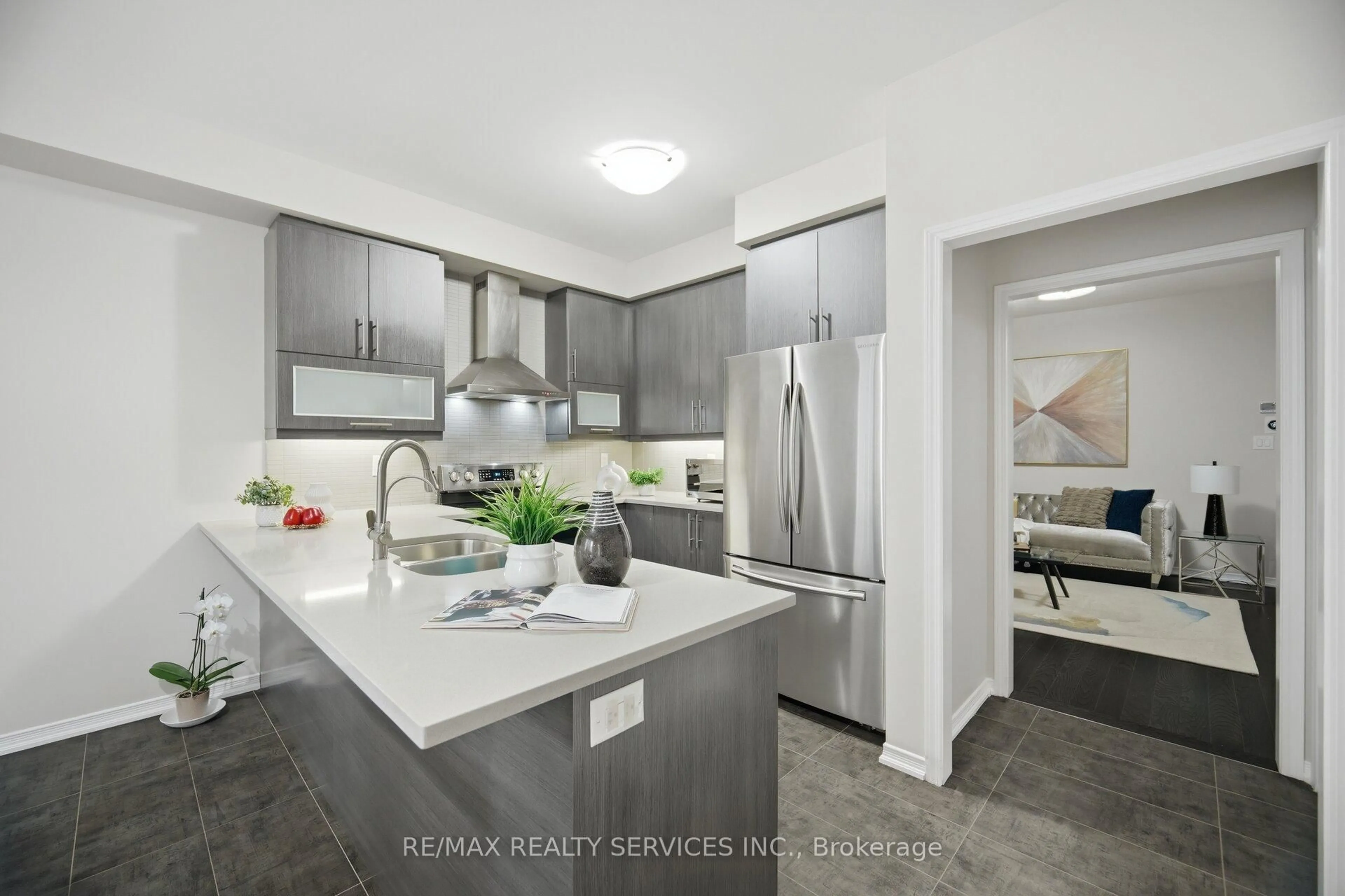 Open concept kitchen, ceramic/tile floor for 25 Baffin Cres, Brampton Ontario L7A 4K7