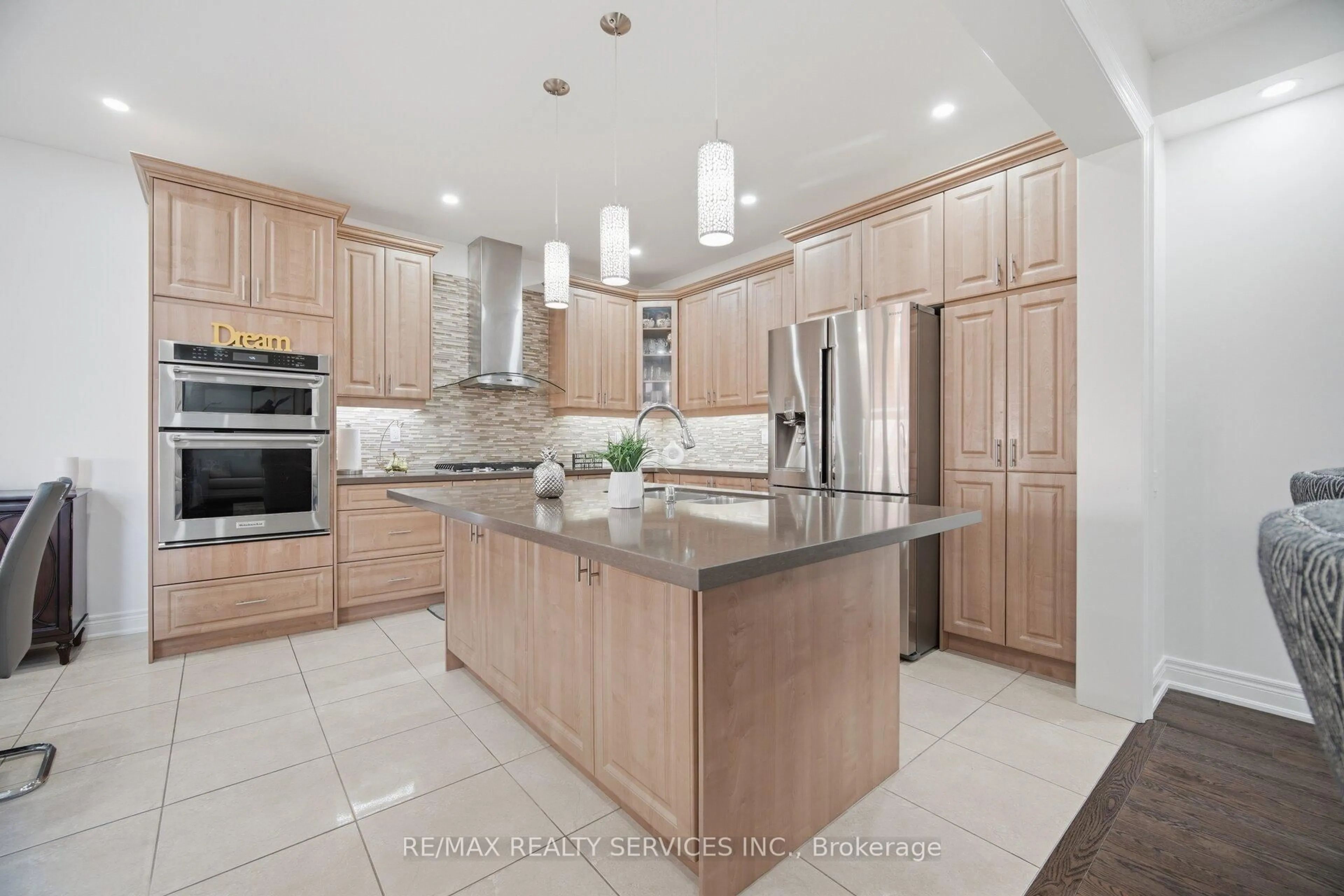 Contemporary kitchen, ceramic/tile floor for 38 Blackberry Valley Cres, Caledon Ontario L7C 3Z9