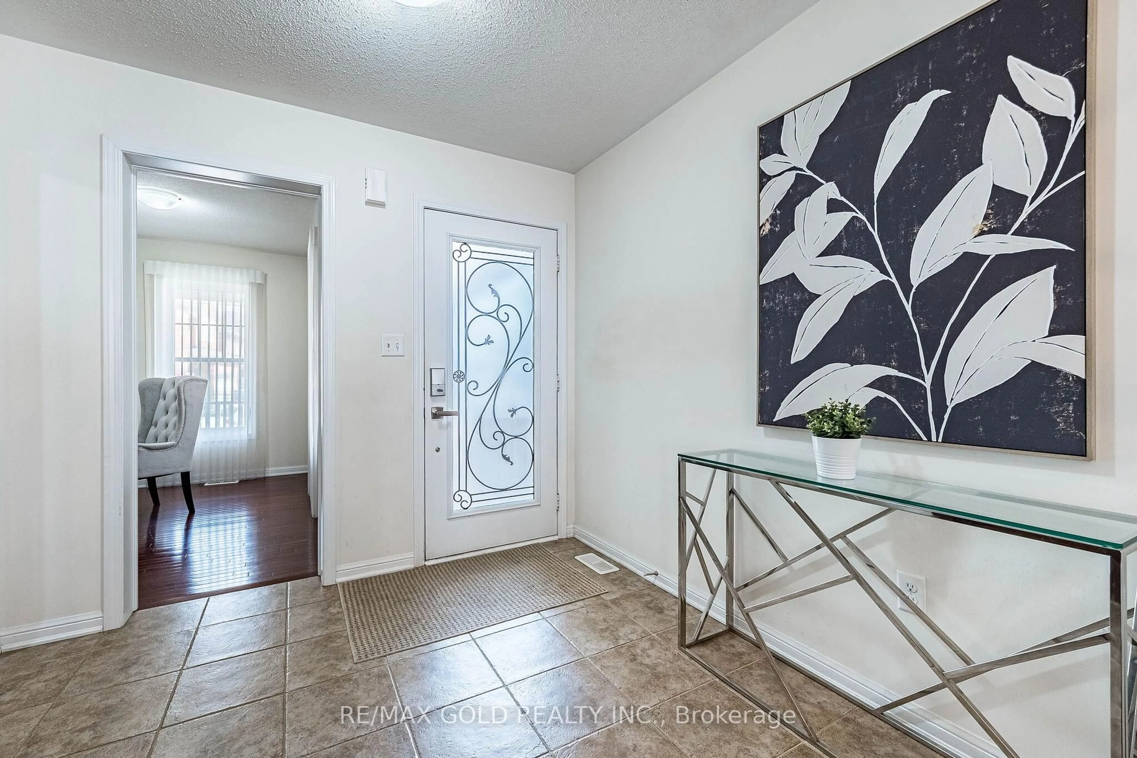 Indoor entryway for 6 Clenston Rd, Brampton Ontario L7A 0P6