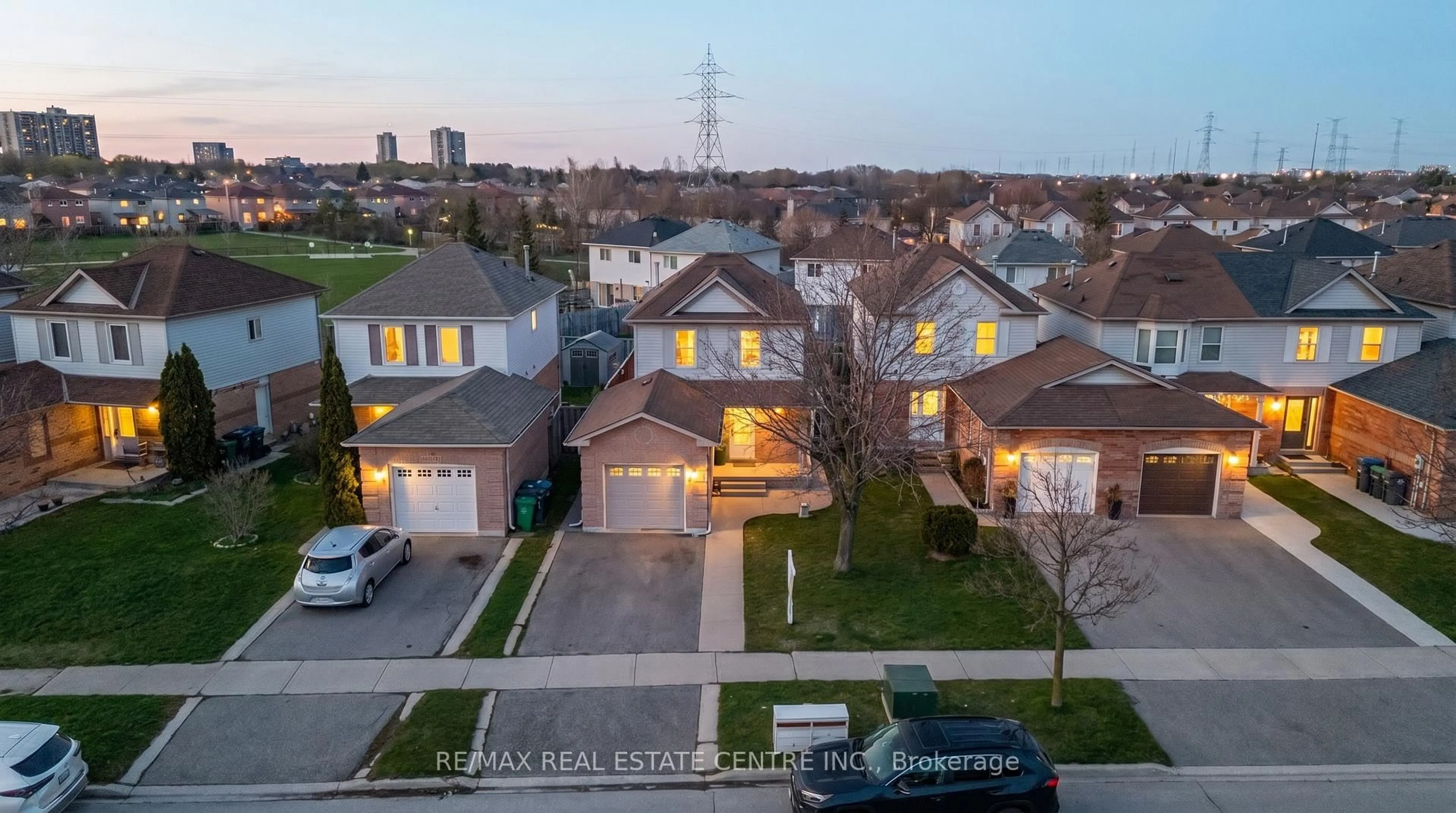 A pic from outside/outdoor area/front of a property/back of a property/a pic from drone, street for 87 Timberlane Dr, Brampton Ontario L6Y 4V7