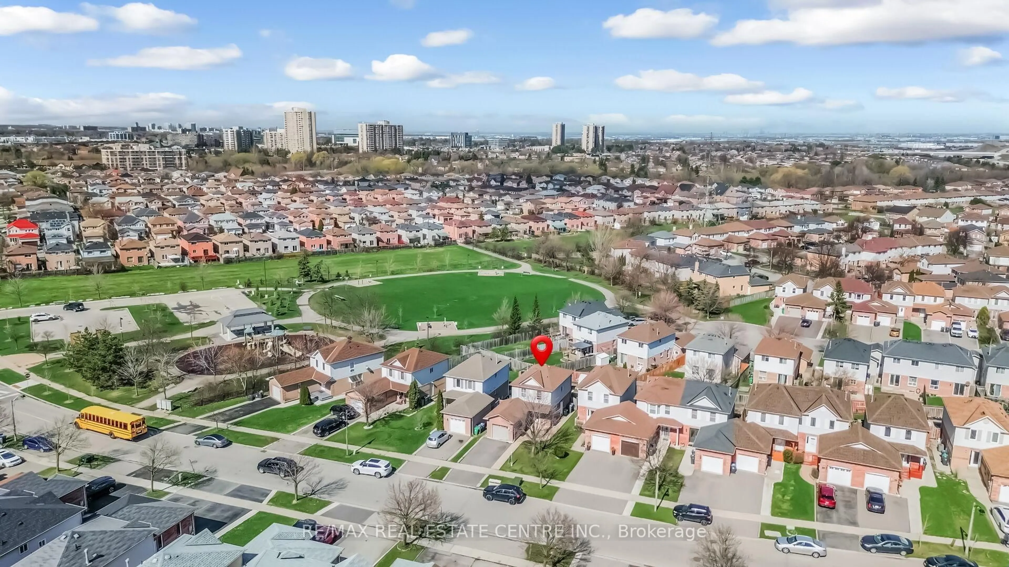 A pic from outside/outdoor area/front of a property/back of a property/a pic from drone, city buildings view from balcony for 87 Timberlane Dr, Brampton Ontario L6Y 4V7