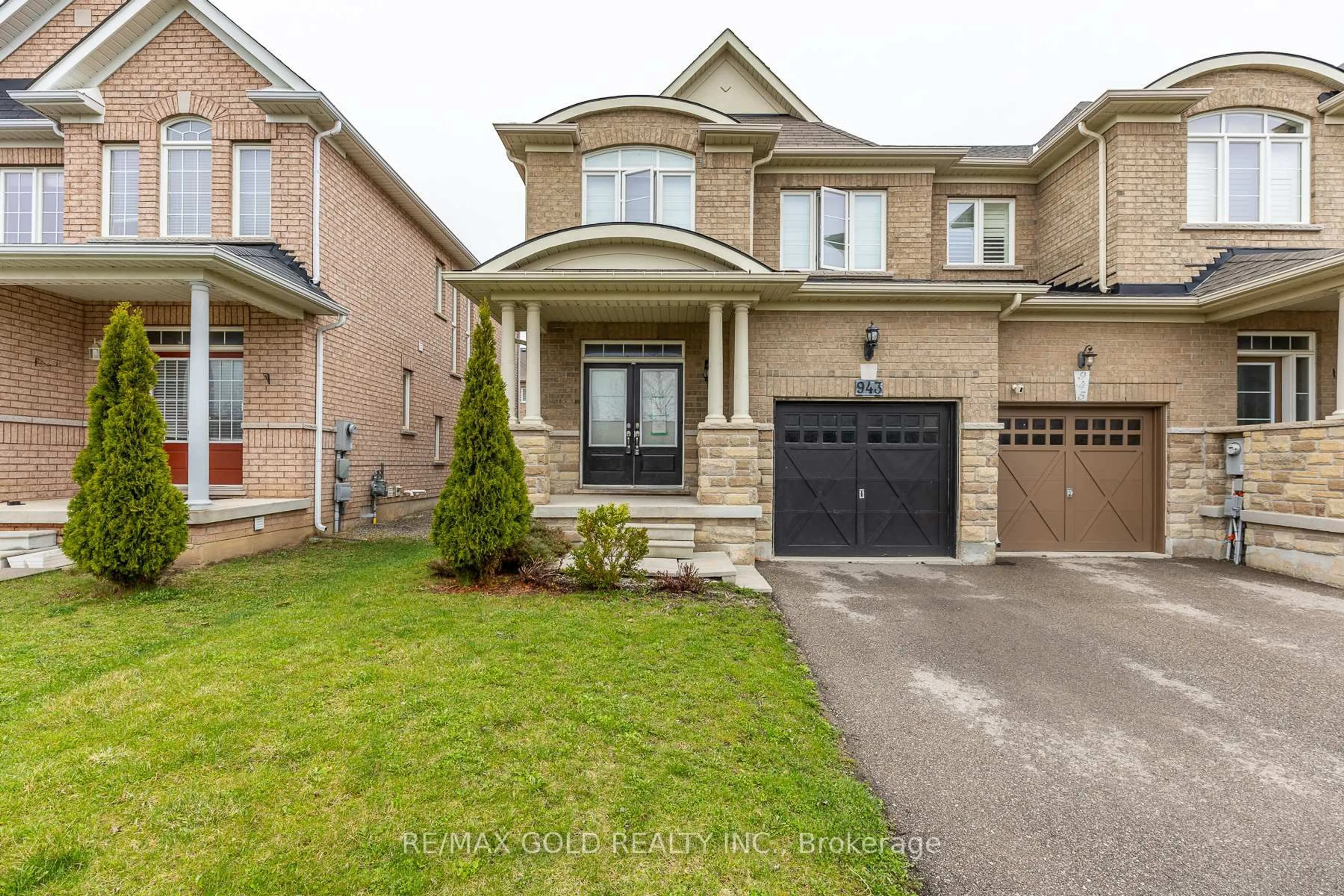 Home with brick exterior material, street for 943 Transom Cres, Milton Ontario L9T 8K4