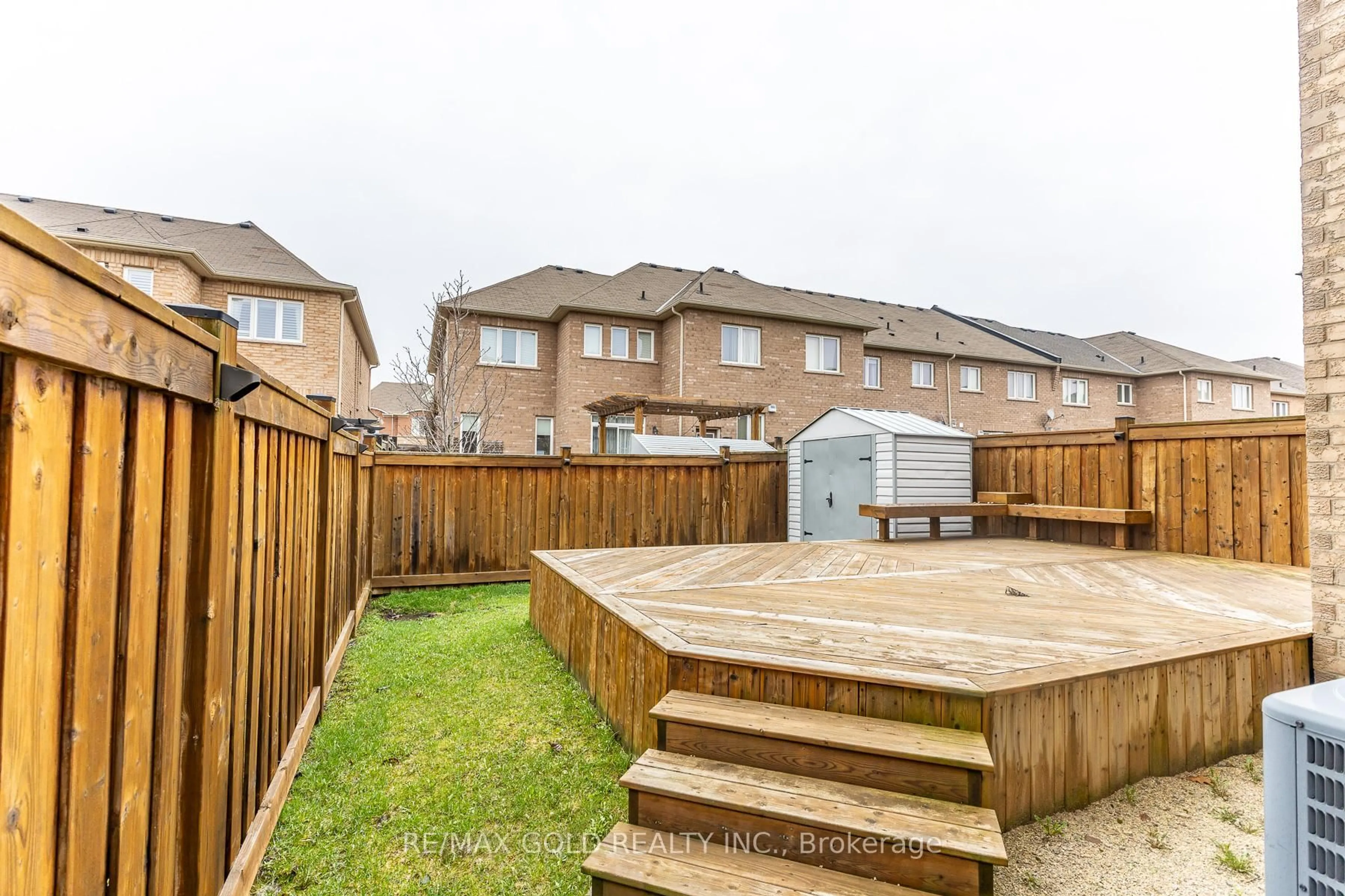 Patio, street for 943 Transom Cres, Milton Ontario L9T 8K4