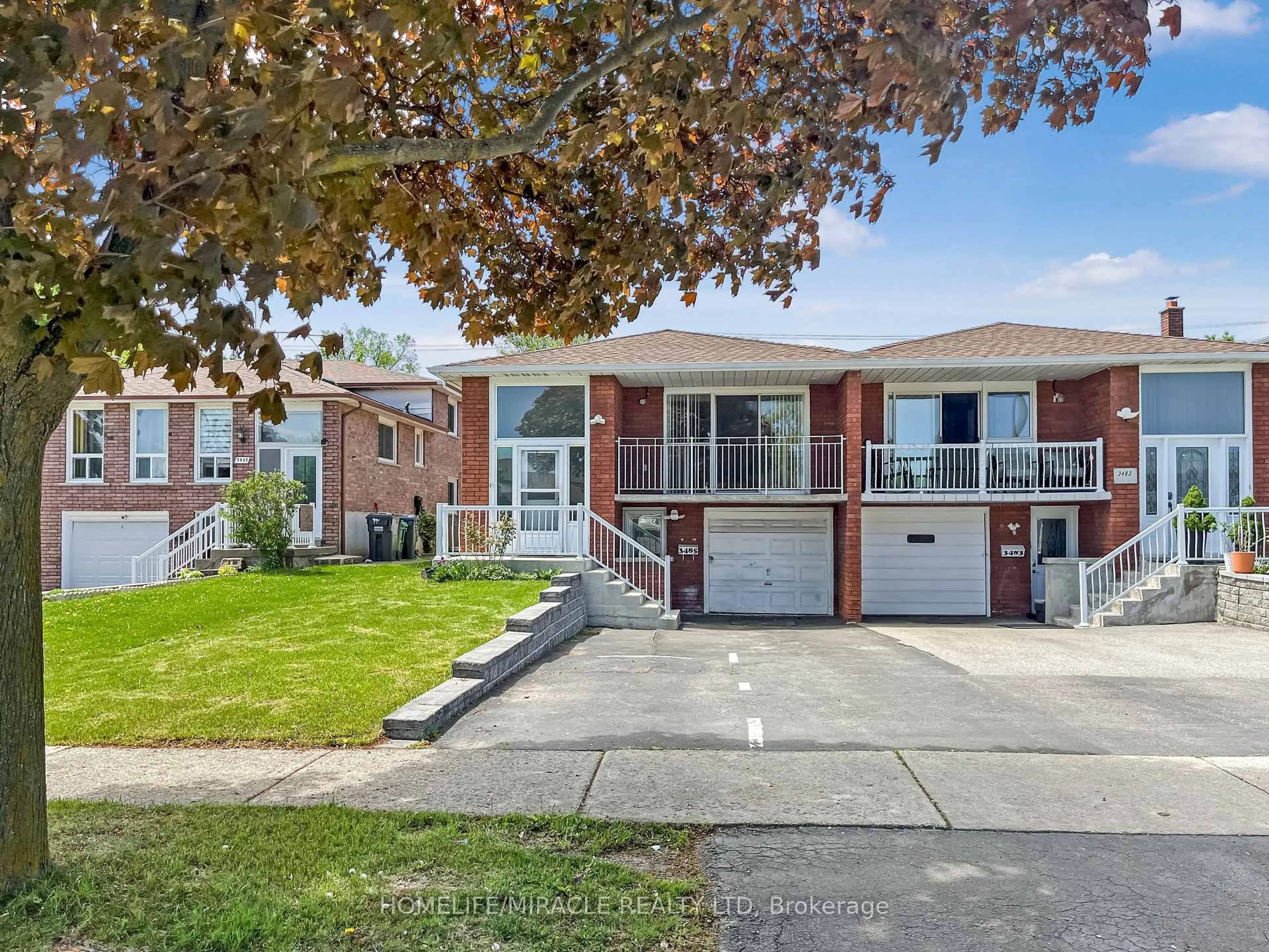 Home with brick exterior material, street for 3485 Oakglade Cres, Mississauga Ontario L5C 1X4