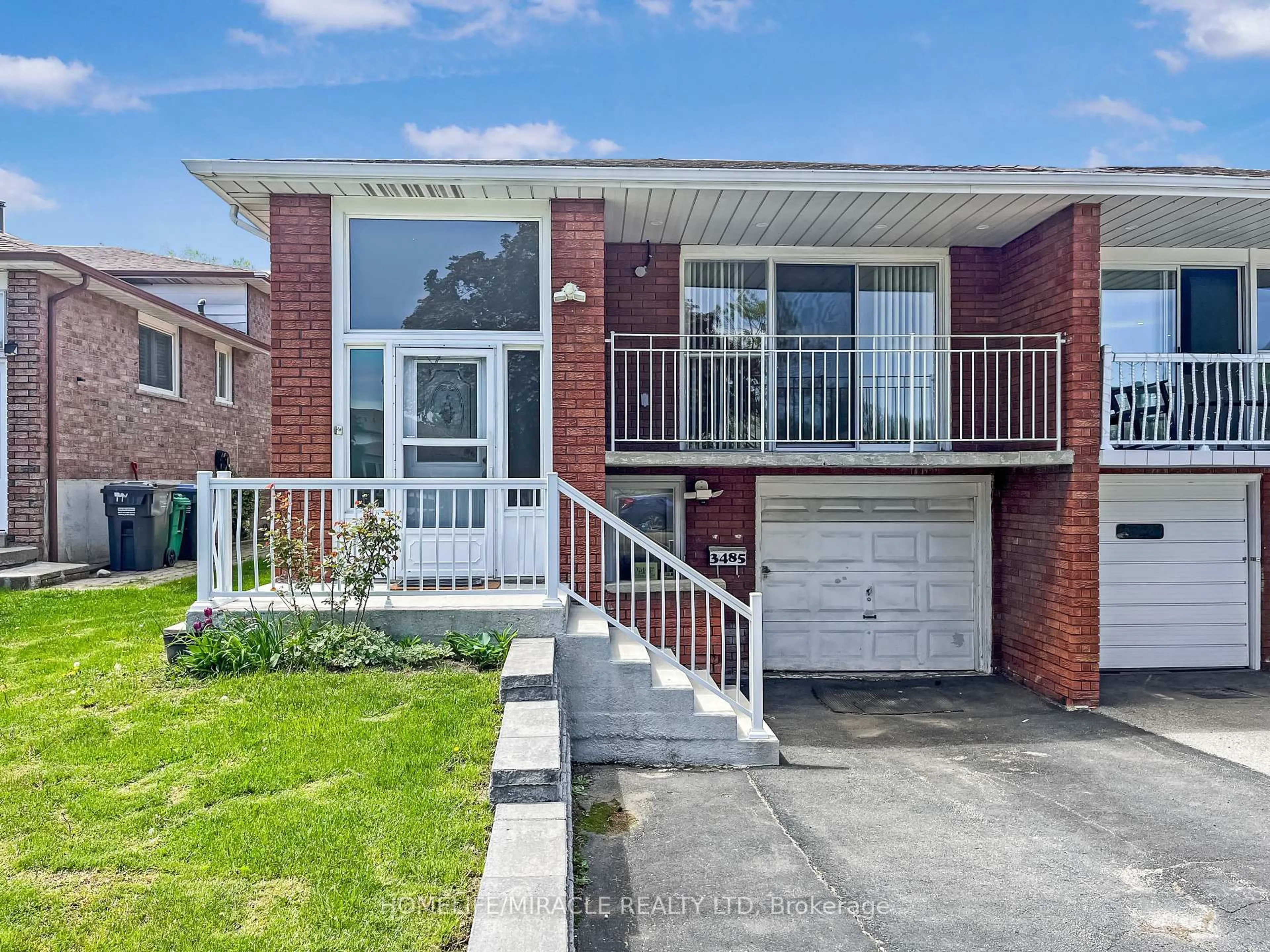 Home with brick exterior material, street for 3485 Oakglade Cres, Mississauga Ontario L5C 1X4