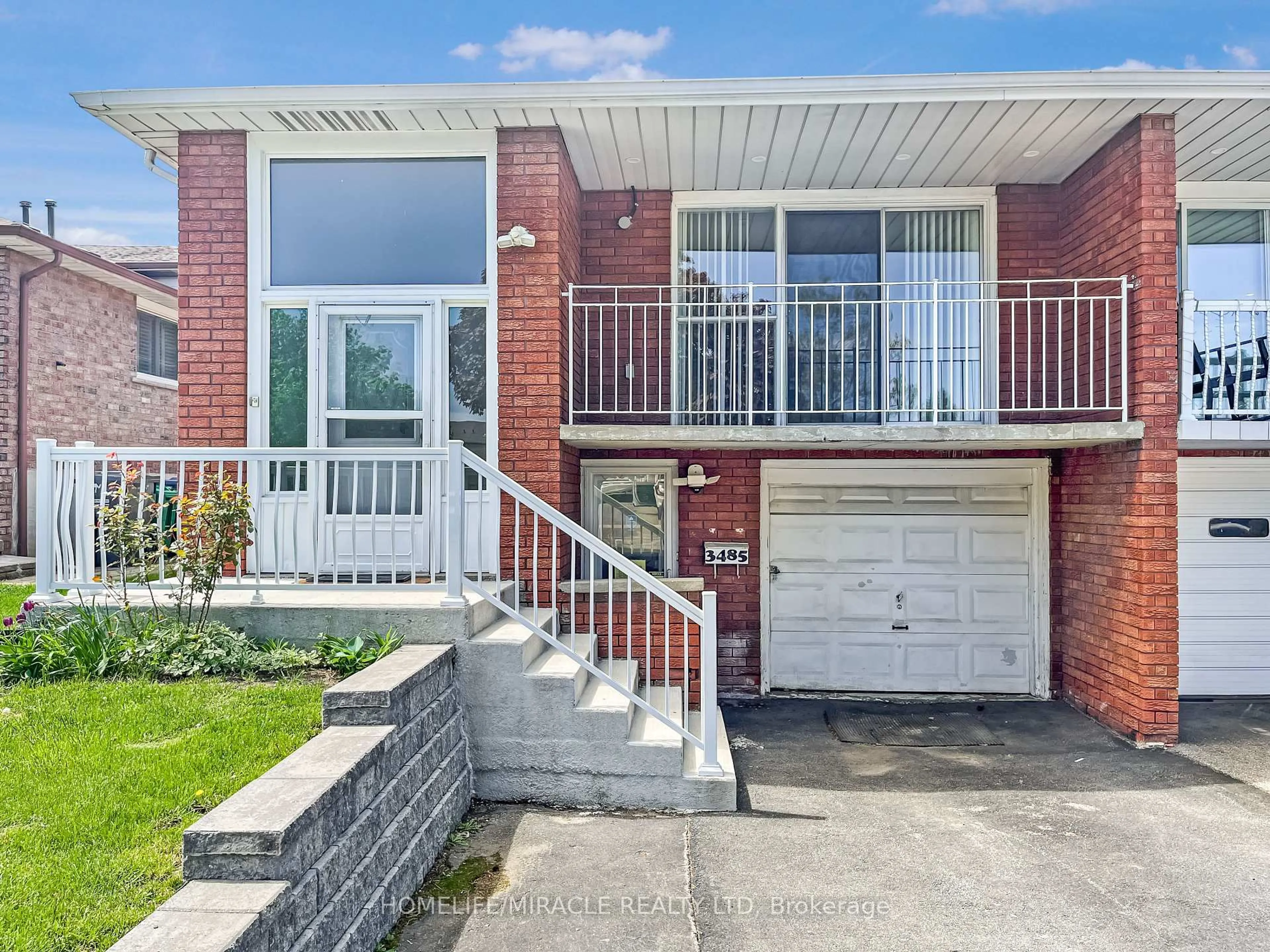 Home with brick exterior material, street for 3485 Oakglade Cres, Mississauga Ontario L5C 1X4