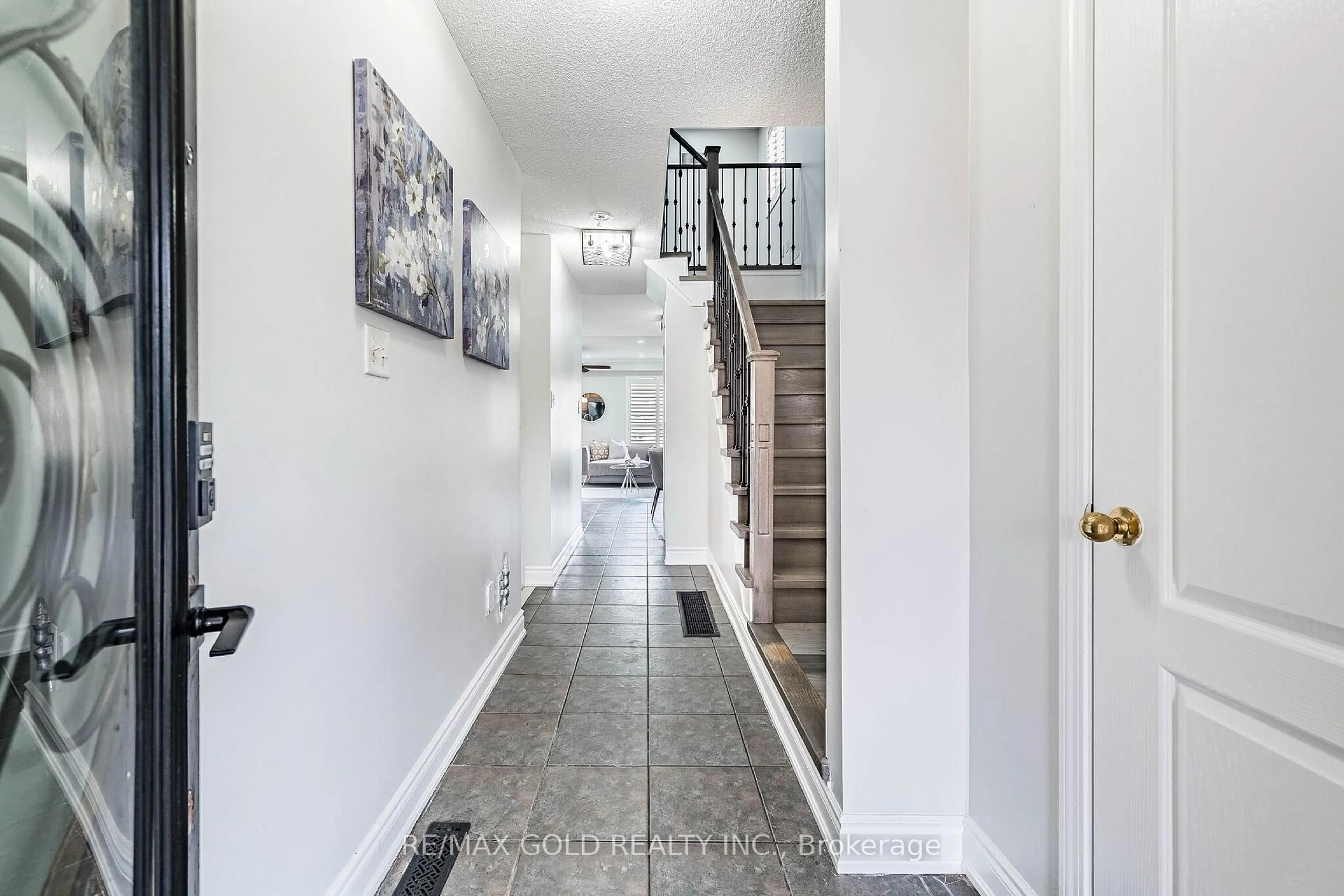 Indoor entryway for 89 Cadillac Cres, Brampton Ontario L7A 3B4