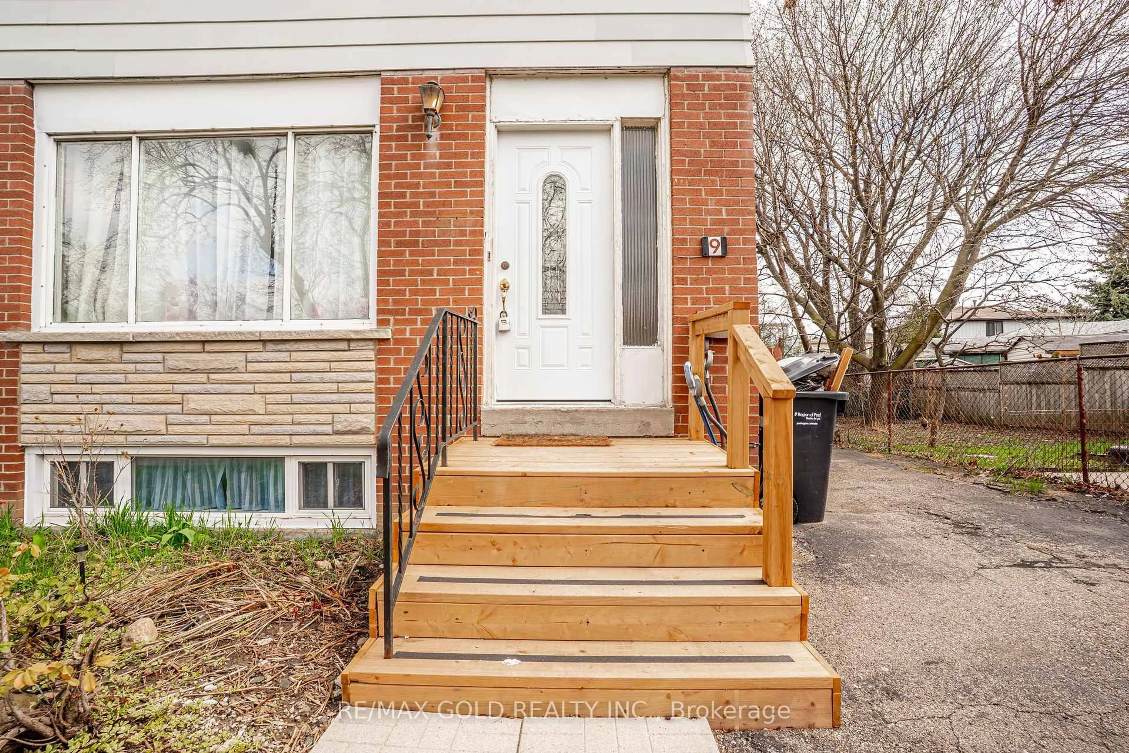 Home with brick exterior material, street for 9 Mordon Crt, Brampton Ontario L6V 2B5