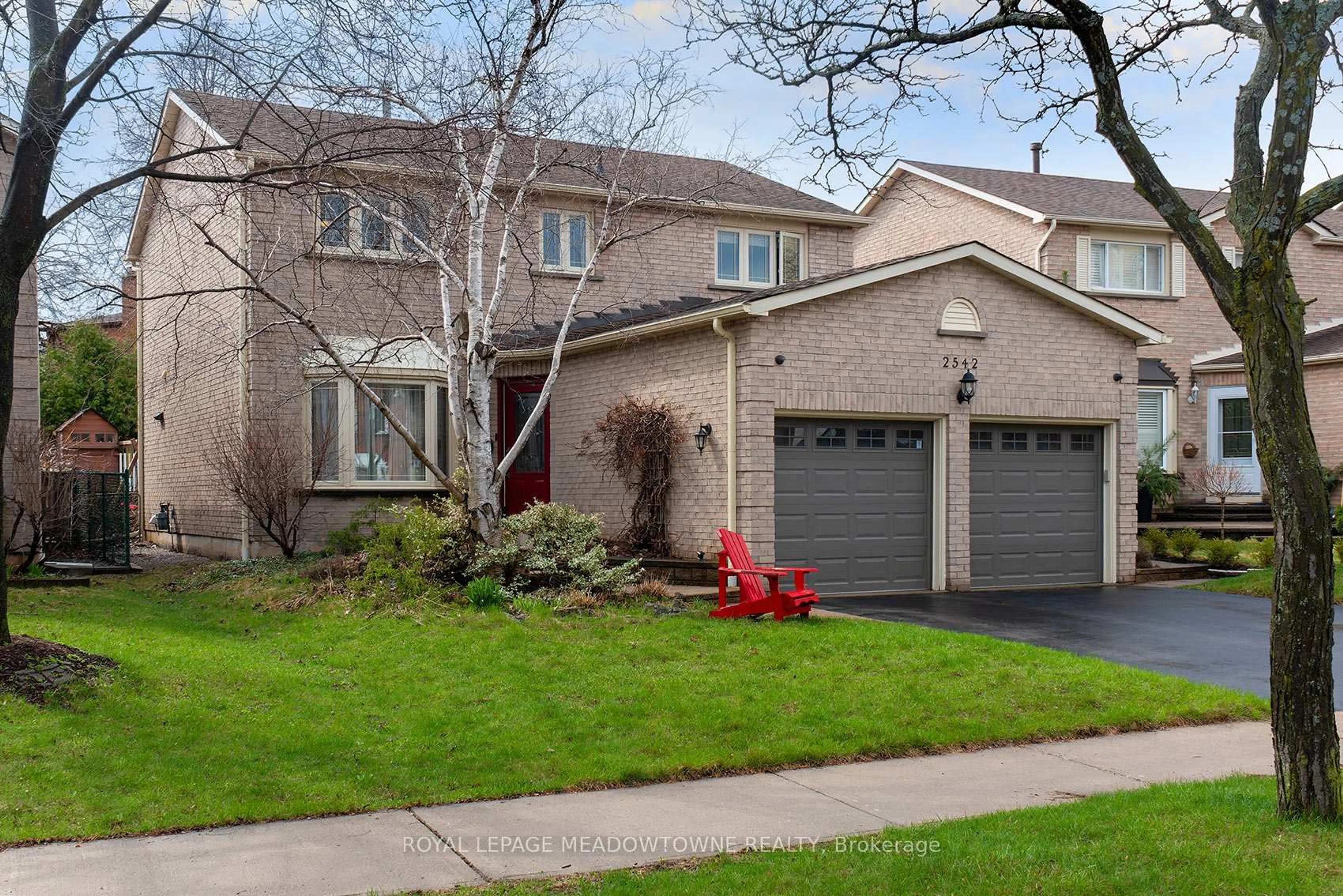 Home with brick exterior material, street for 2542 Valencia Rd, Mississauga Ontario L5N 4L6