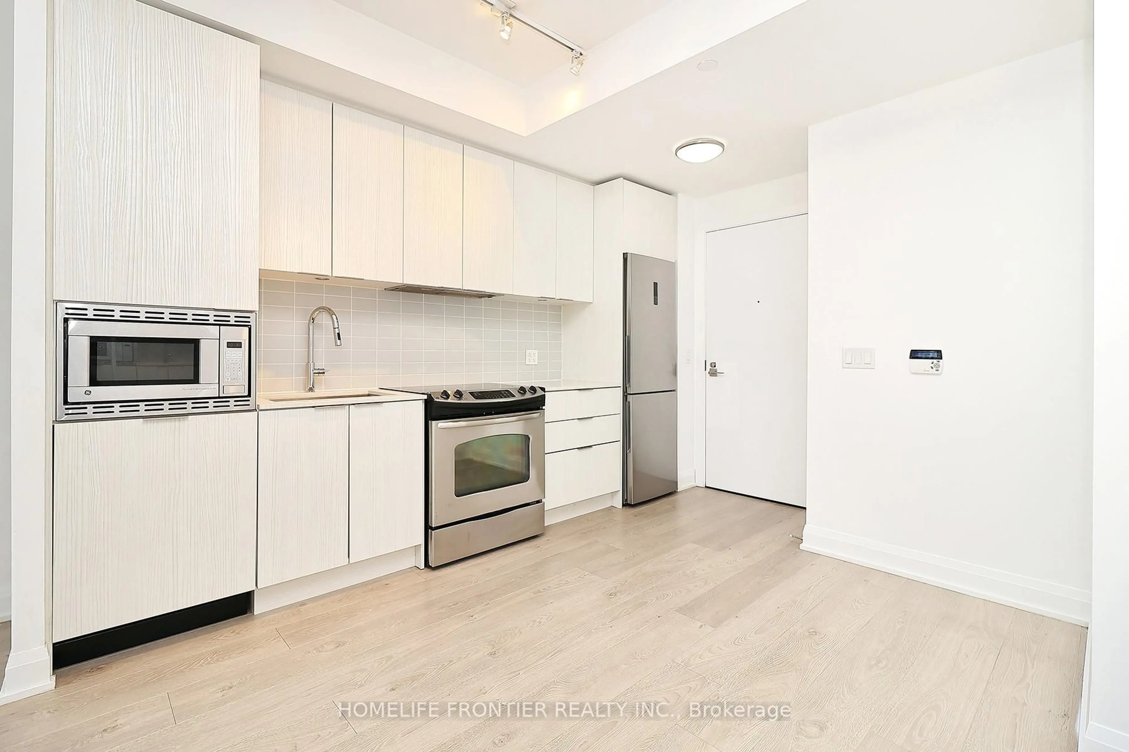 Standard kitchen, unknown for 110 Marine Parade Dr #1106, Toronto Ontario M8V 0A3