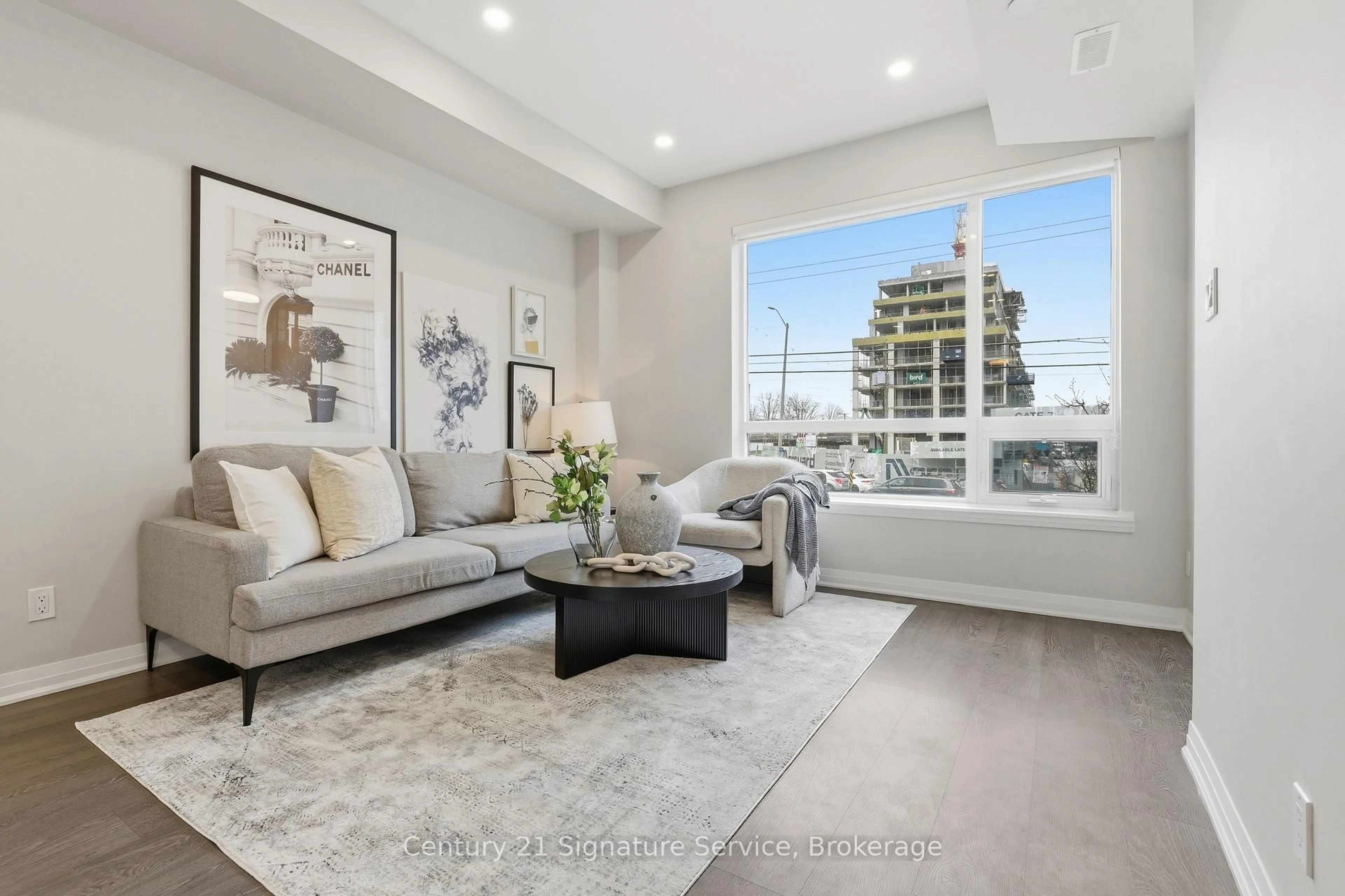 Living room with furniture, unknown for 1238 Cawthra Rd #2, Mississauga Ontario L5G 0B6