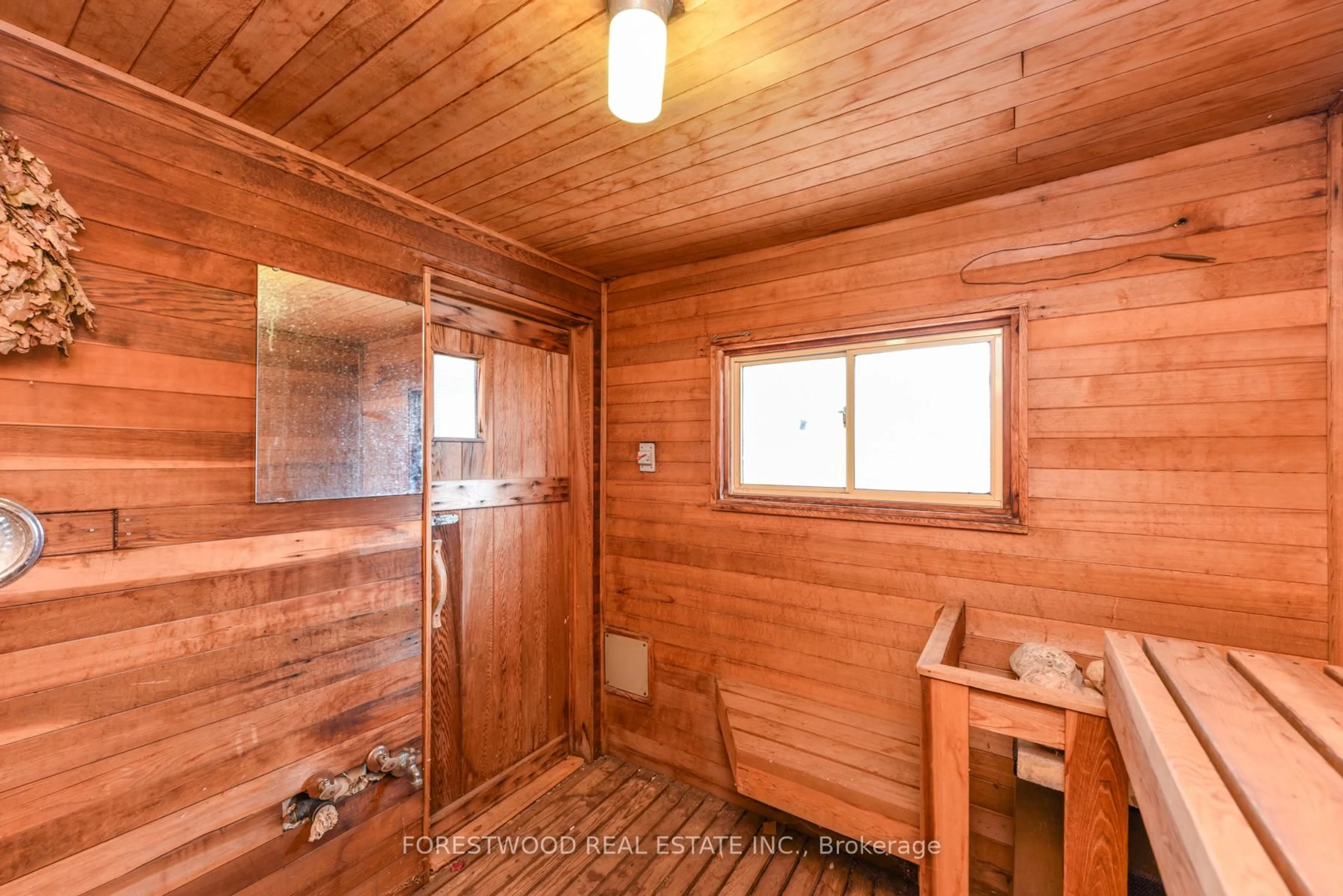 Standard bathroom, unknown for 1690 Saltdene Terr, Mississauga Ontario L4W 2E4