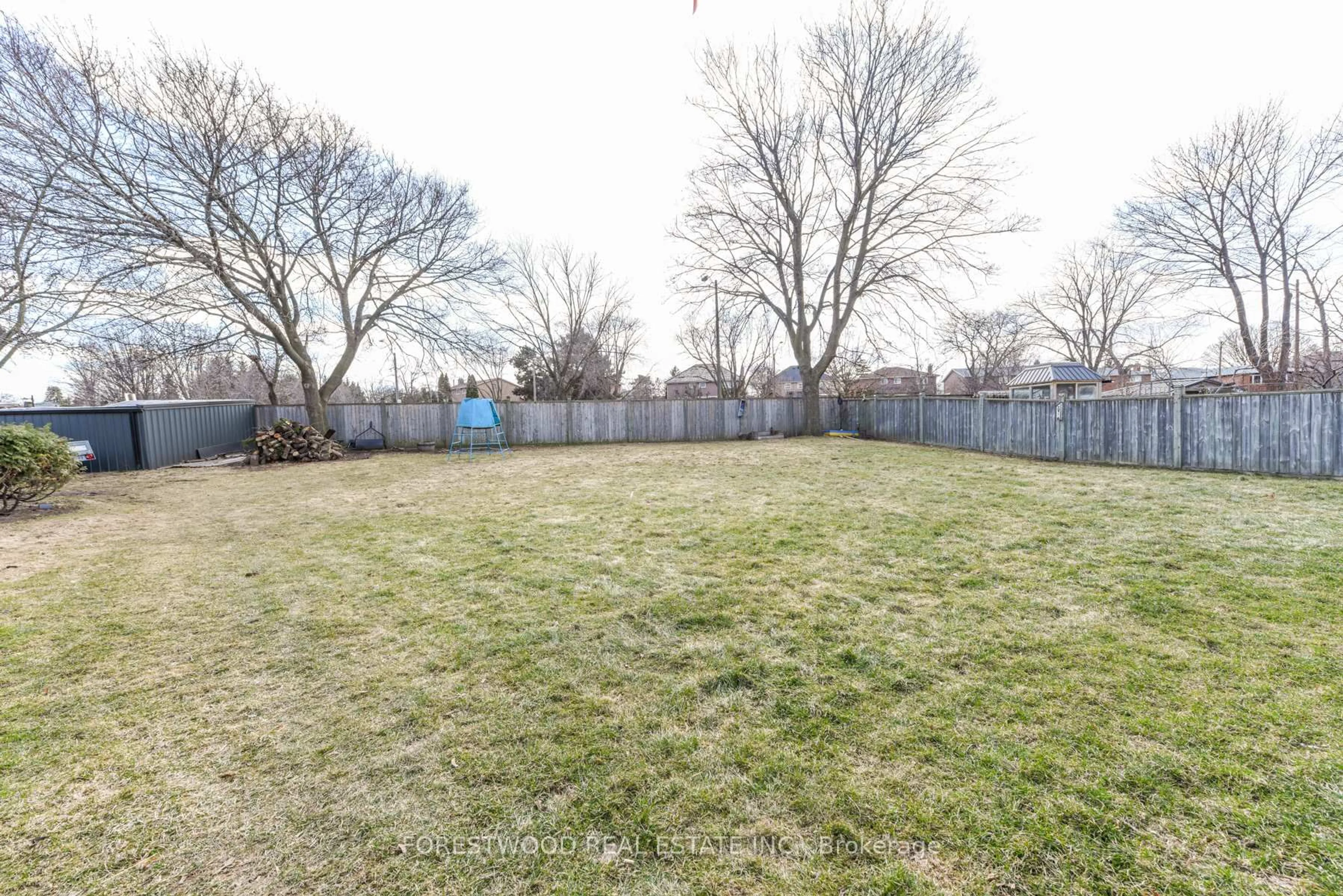 A pic from outside/outdoor area/front of a property/back of a property/a pic from drone, street for 1690 Saltdene Terr, Mississauga Ontario L4W 2E4