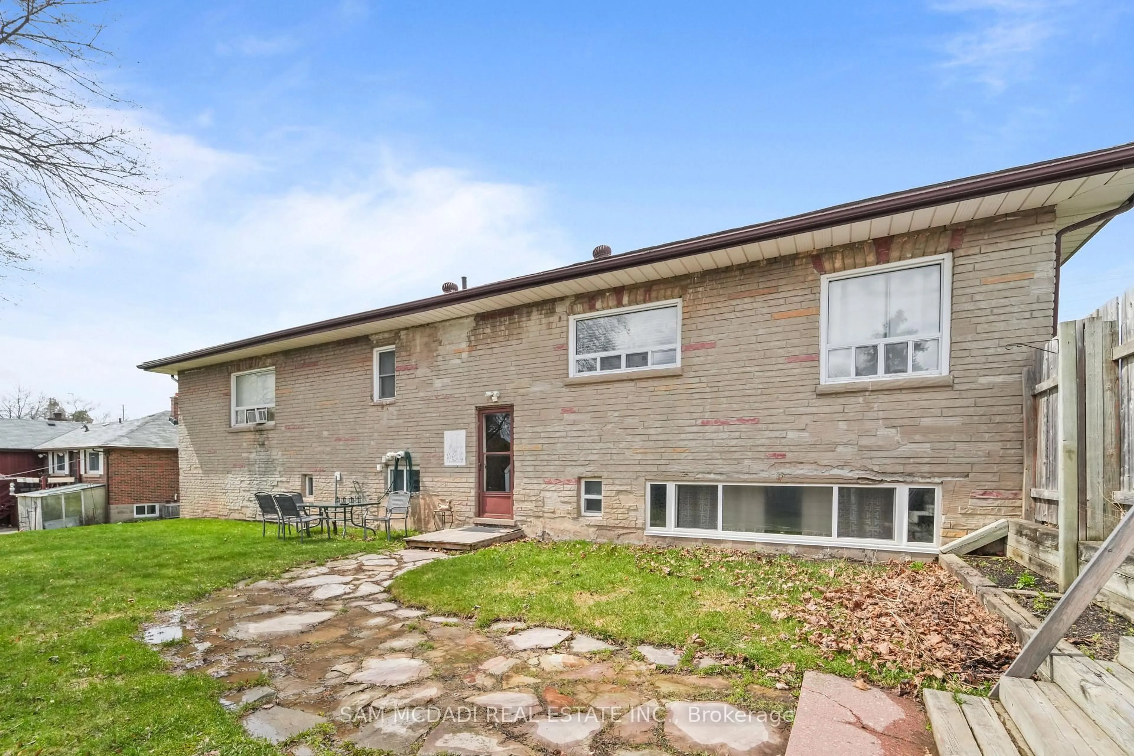 Home with brick exterior material, unknown for 2230 Britannia Rd, Mississauga Ontario L5M 1R3