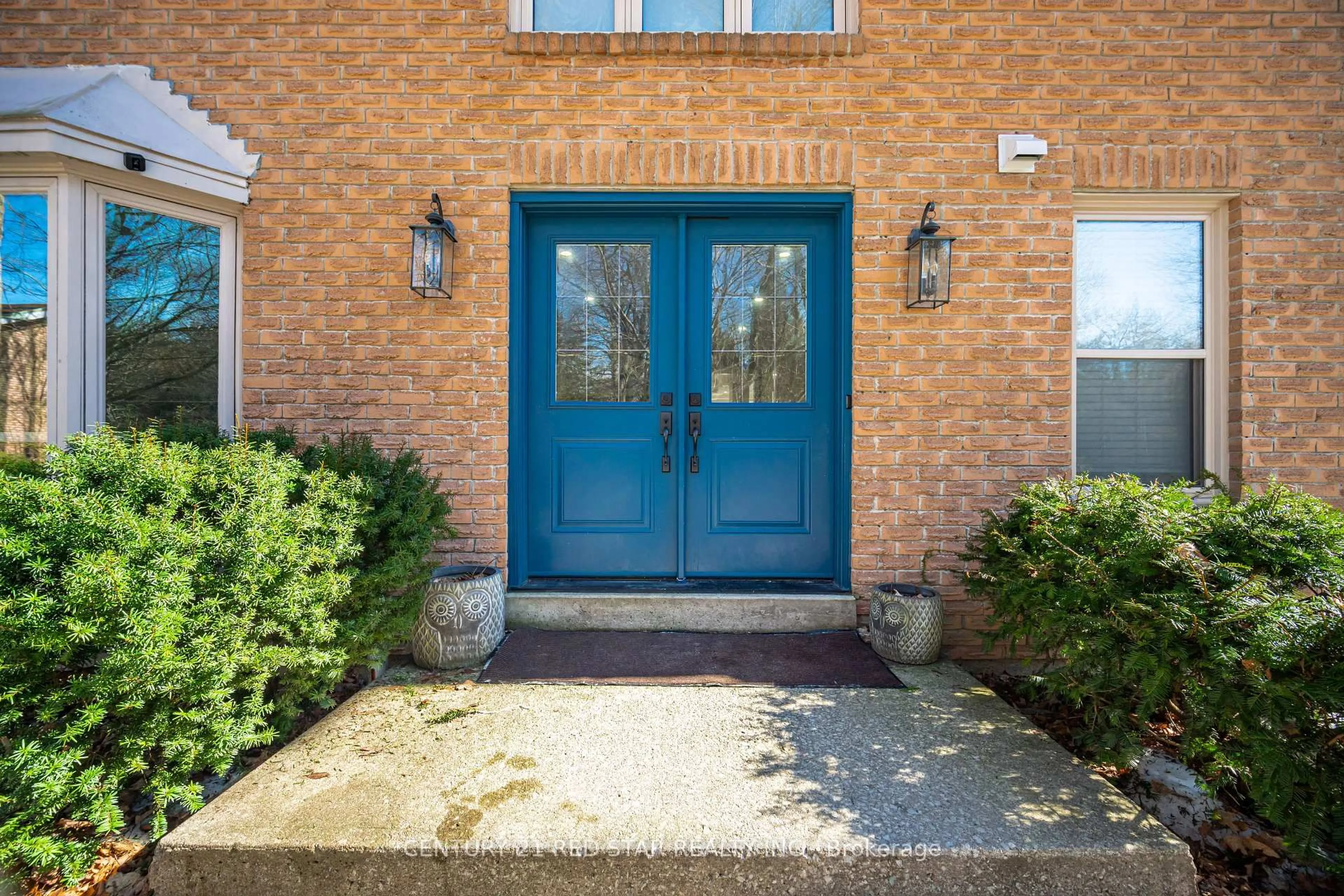Indoor entryway for 877 The Grange Sdrd, Caledon Ontario L7C 0E4