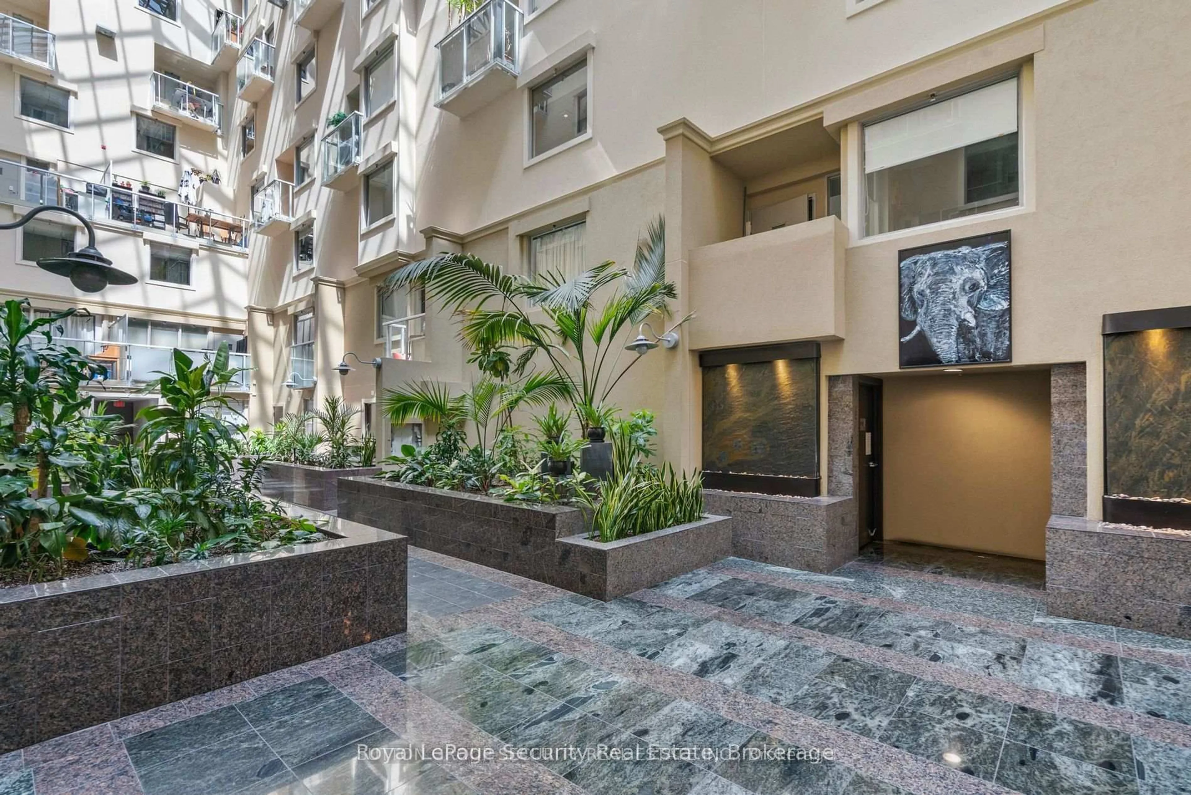 Unknown for 437 Roncesvalles Ave #511, Toronto Ontario M6R 3B9