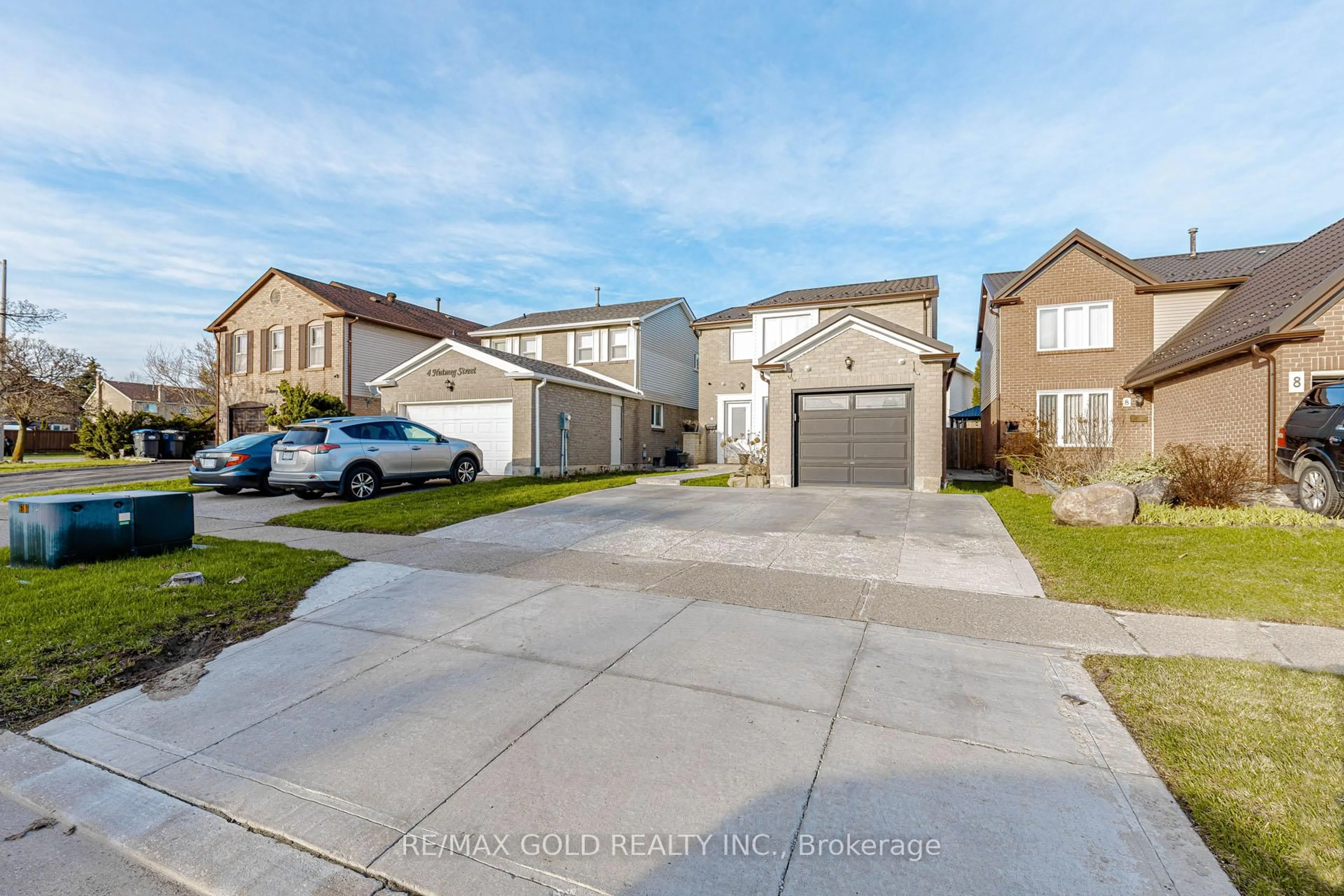 A pic from outside/outdoor area/front of a property/back of a property/a pic from drone, street for 6 Nutmeg St, Brampton Ontario L6S 4A8