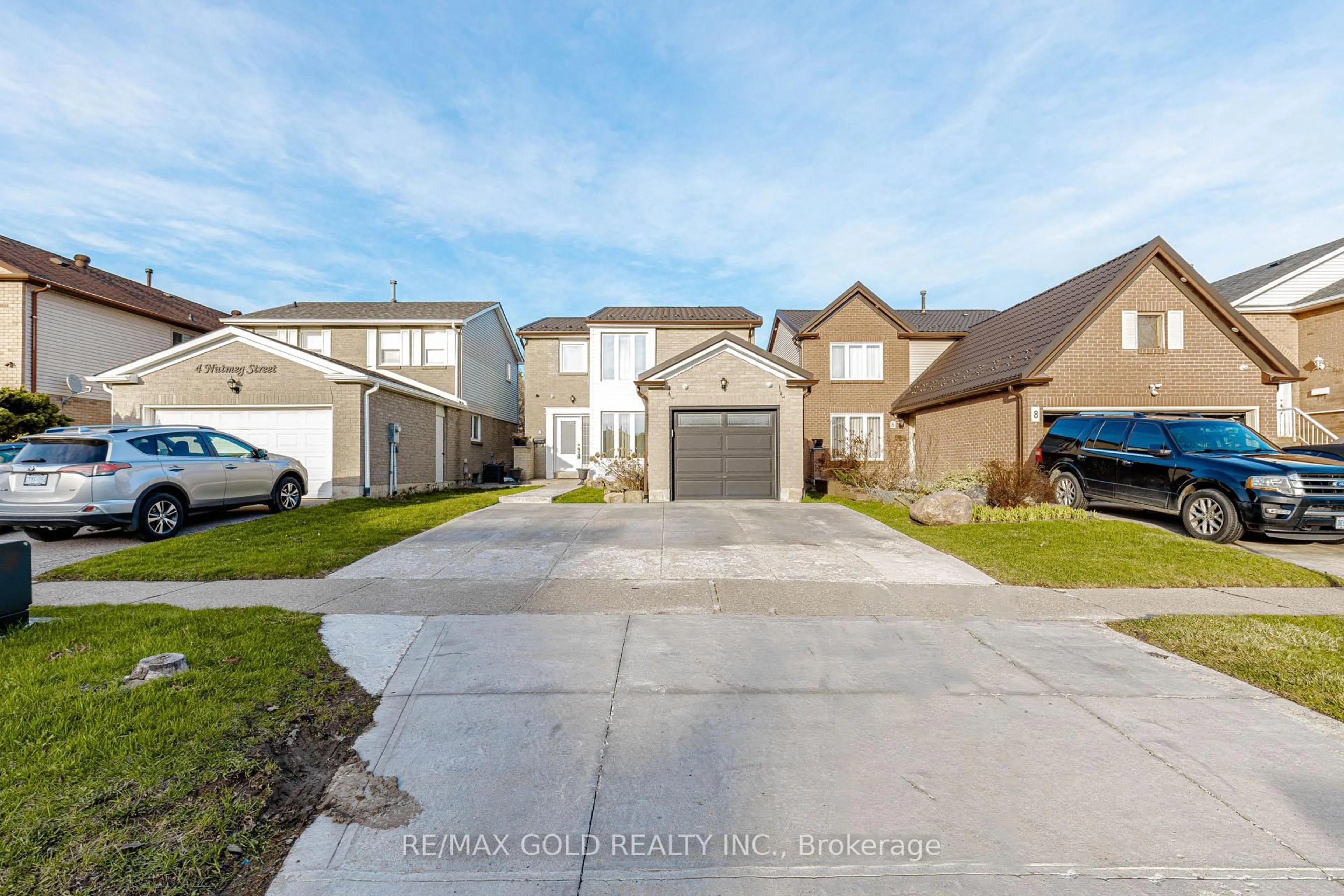 A pic from outside/outdoor area/front of a property/back of a property/a pic from drone, street for 6 Nutmeg St, Brampton Ontario L6S 4A8